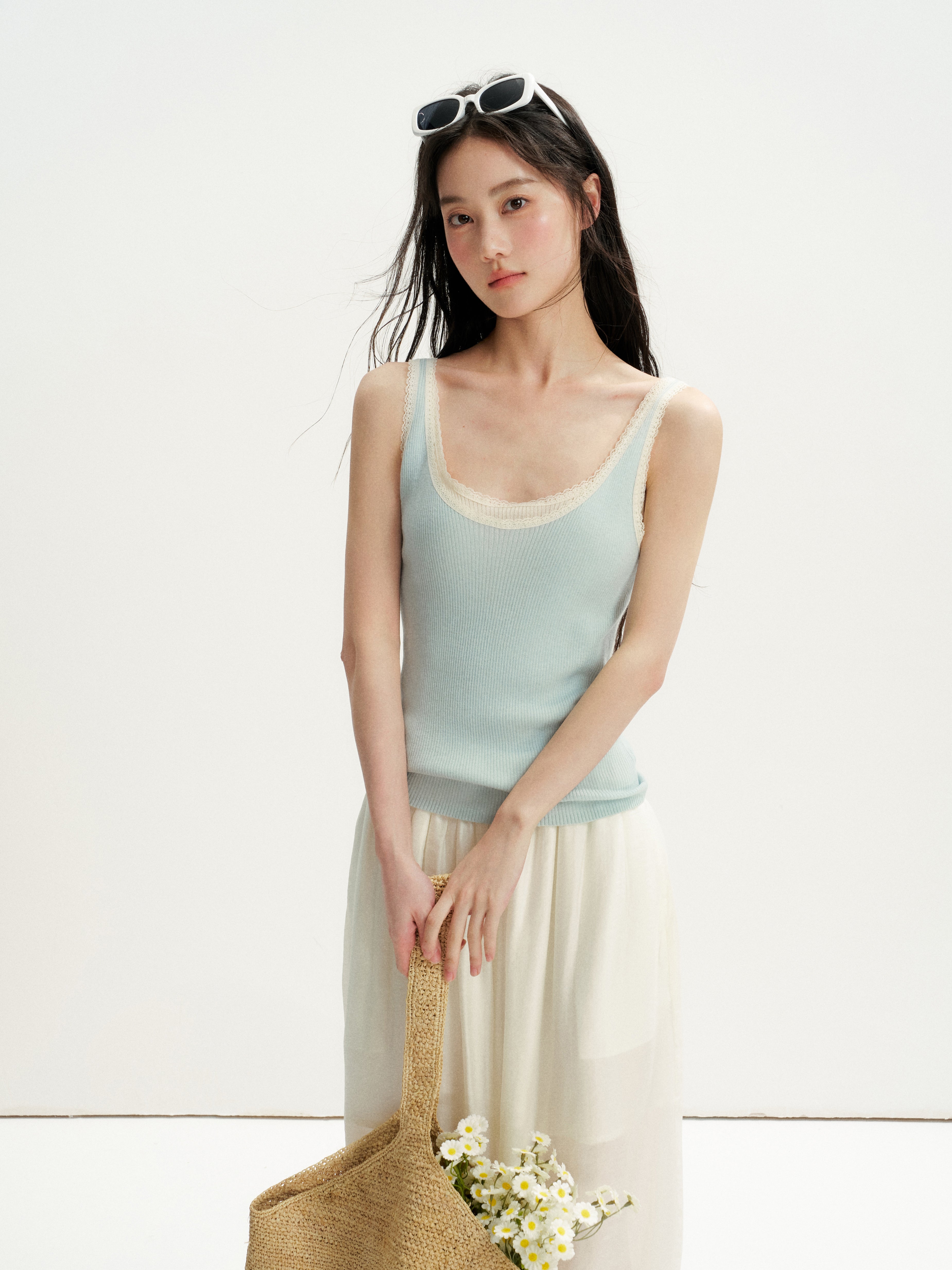 16DEWS 16D26217 Lace Trim Minimalist Slim Tank Top