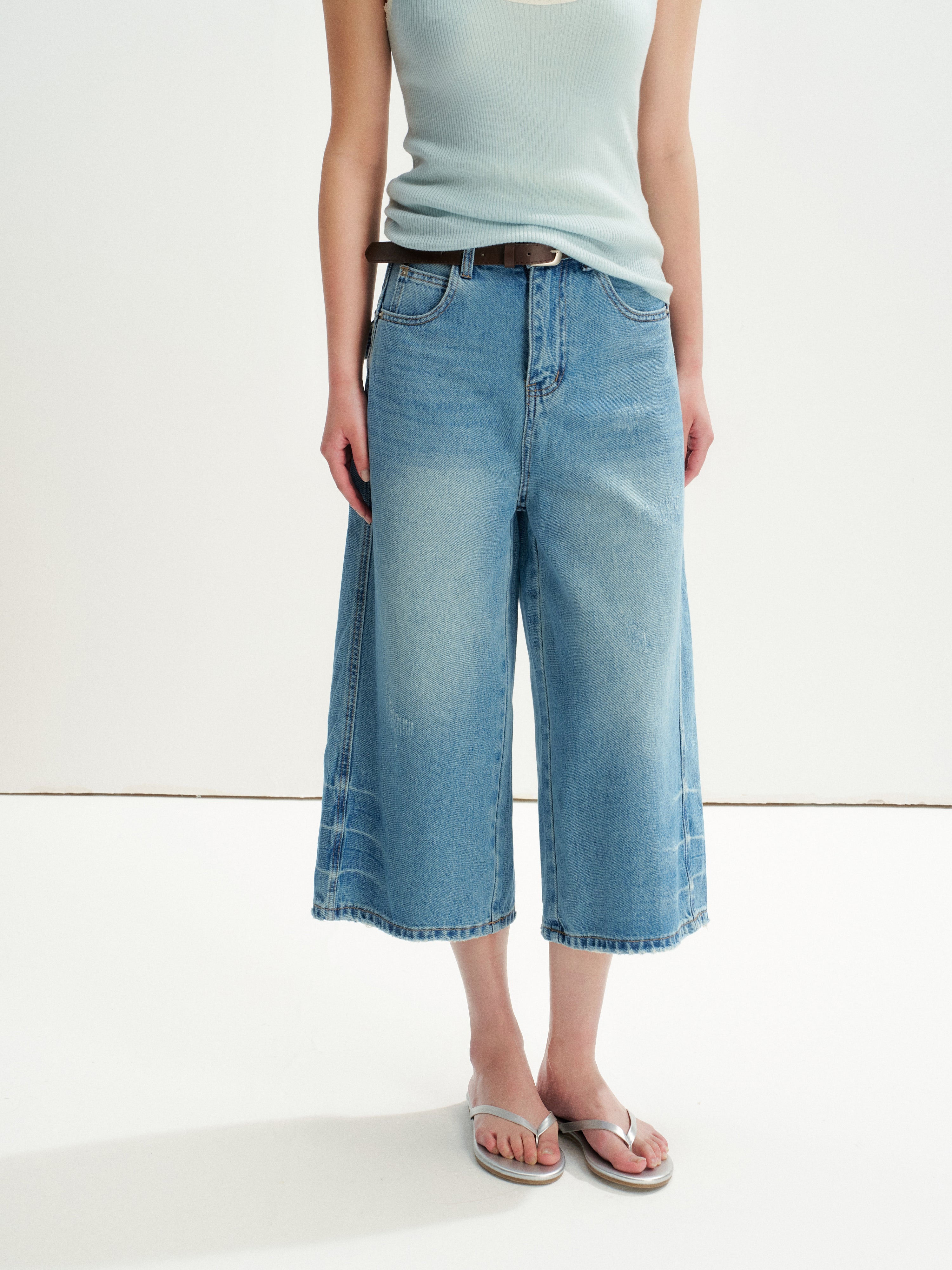 16DEWS 16D26219 Washed Vintage Blue High-Waisted Wide-Leg Cropped Jeans