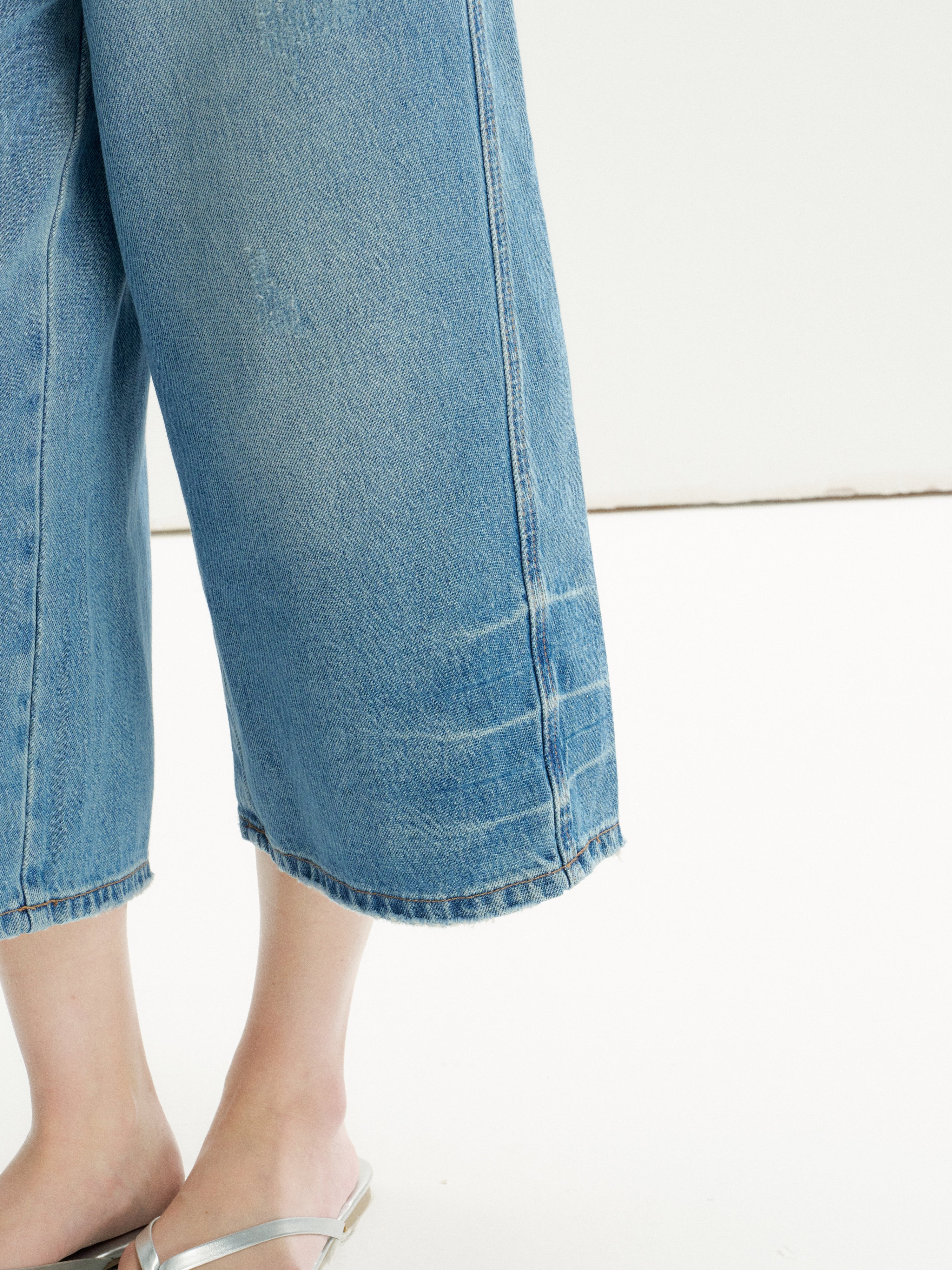 16DEWS 16D26219 Washed Vintage Blue High-Waisted Wide-Leg Cropped Jeans