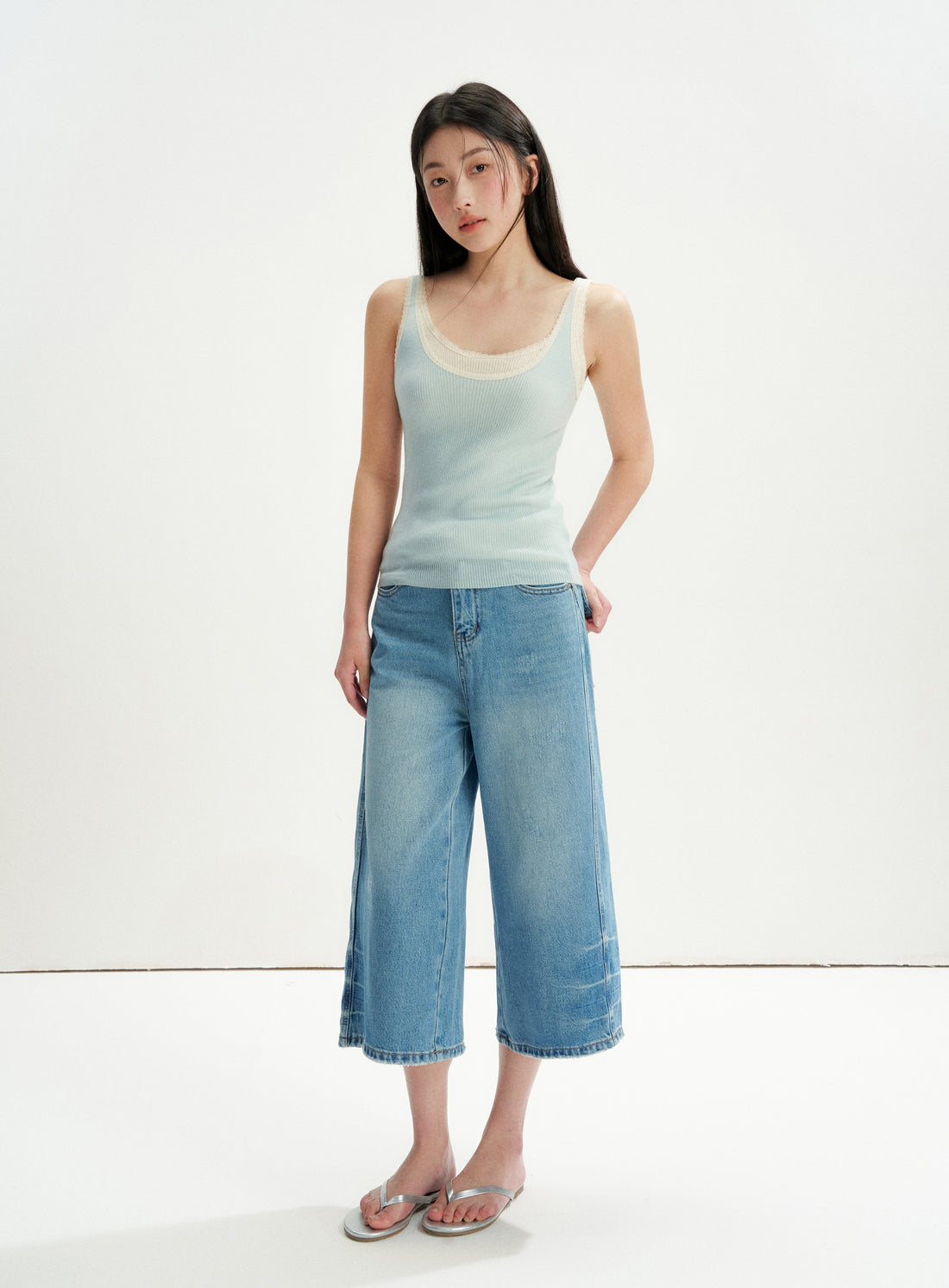 16DEWS 16D26219 Washed Vintage Blue High-Waisted Wide-Leg Cropped Jeans