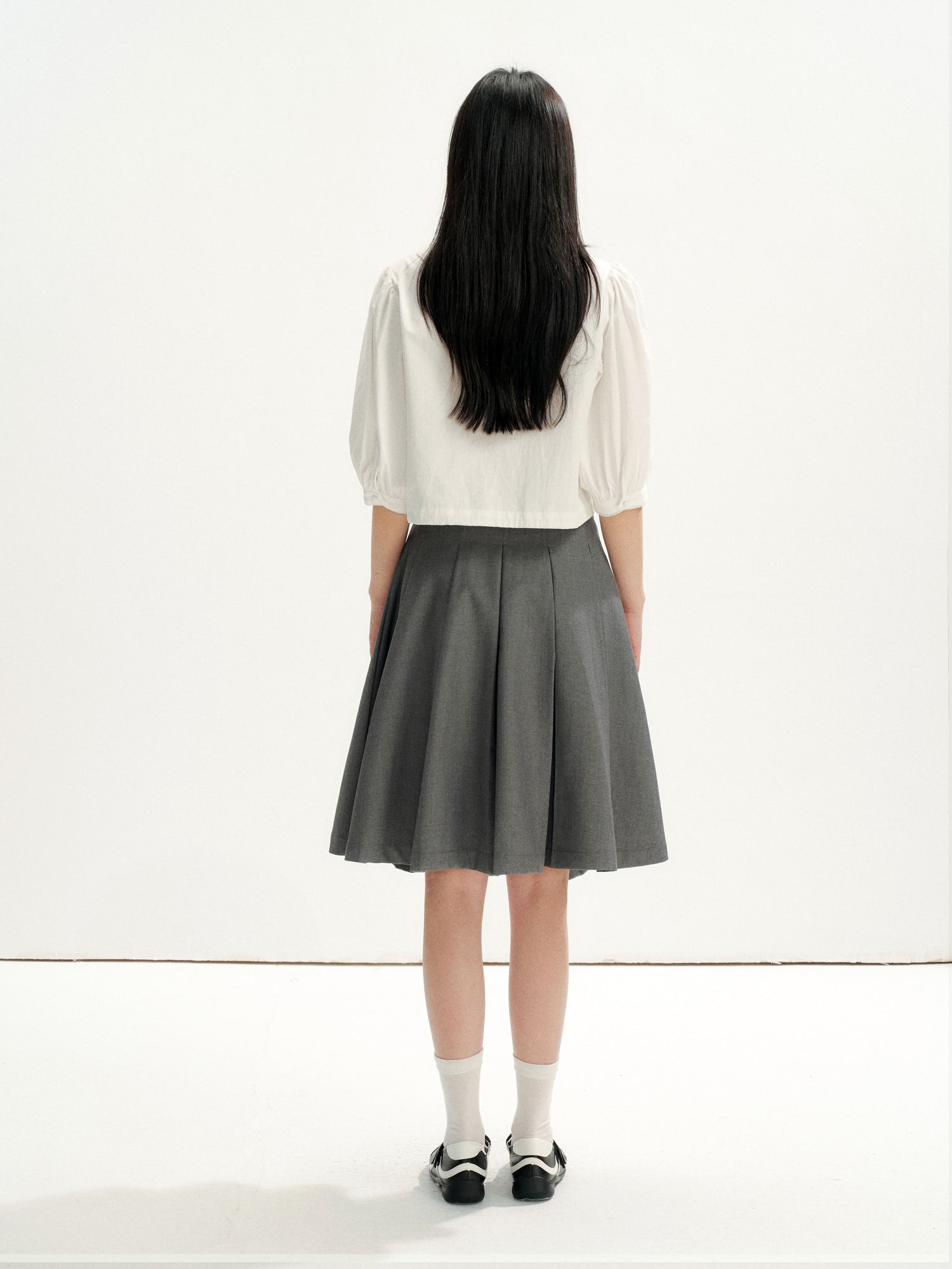 16DEWS 16D26233 Tie-Hem Peter Pan Collar Tuck Pleat Puff Sleeve Cropped Shirt
