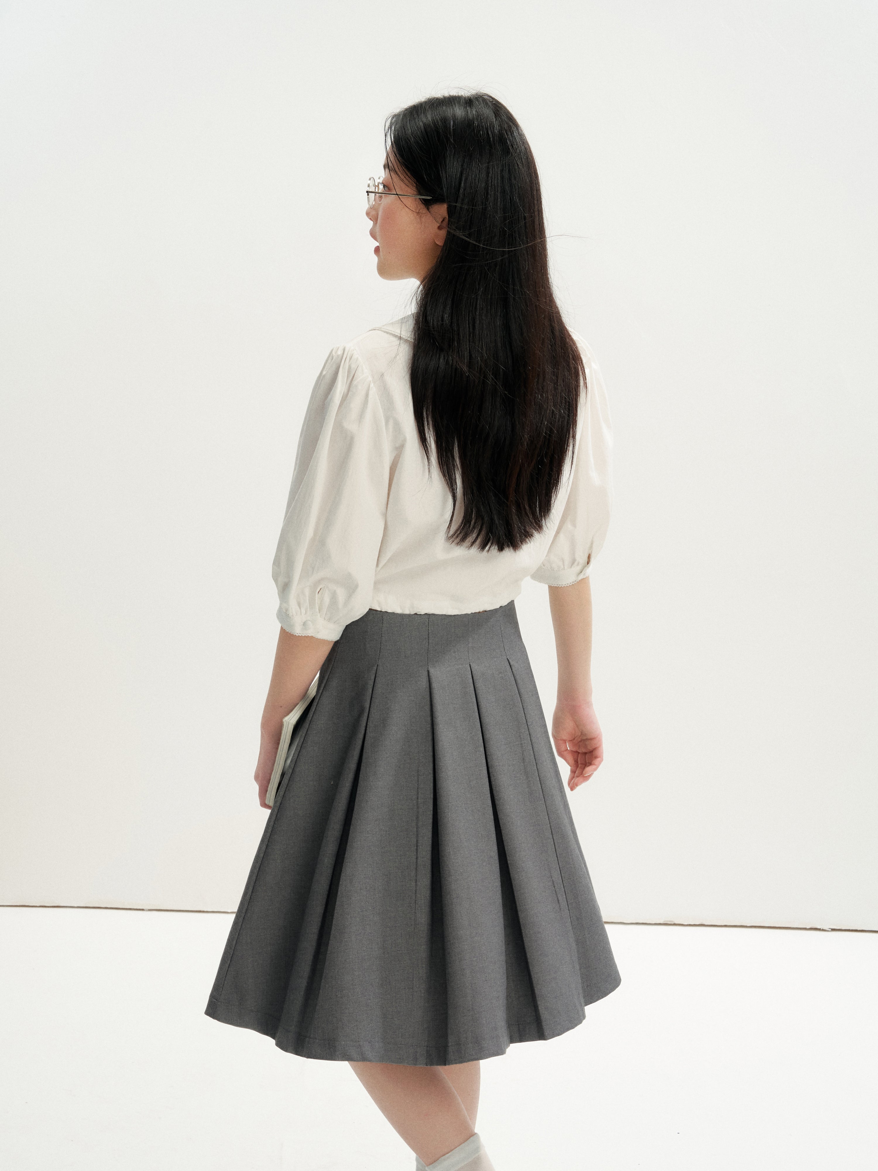 16DEWS 16D26233 Tie-Hem Peter Pan Collar Tuck Pleat Puff Sleeve Cropped Shirt