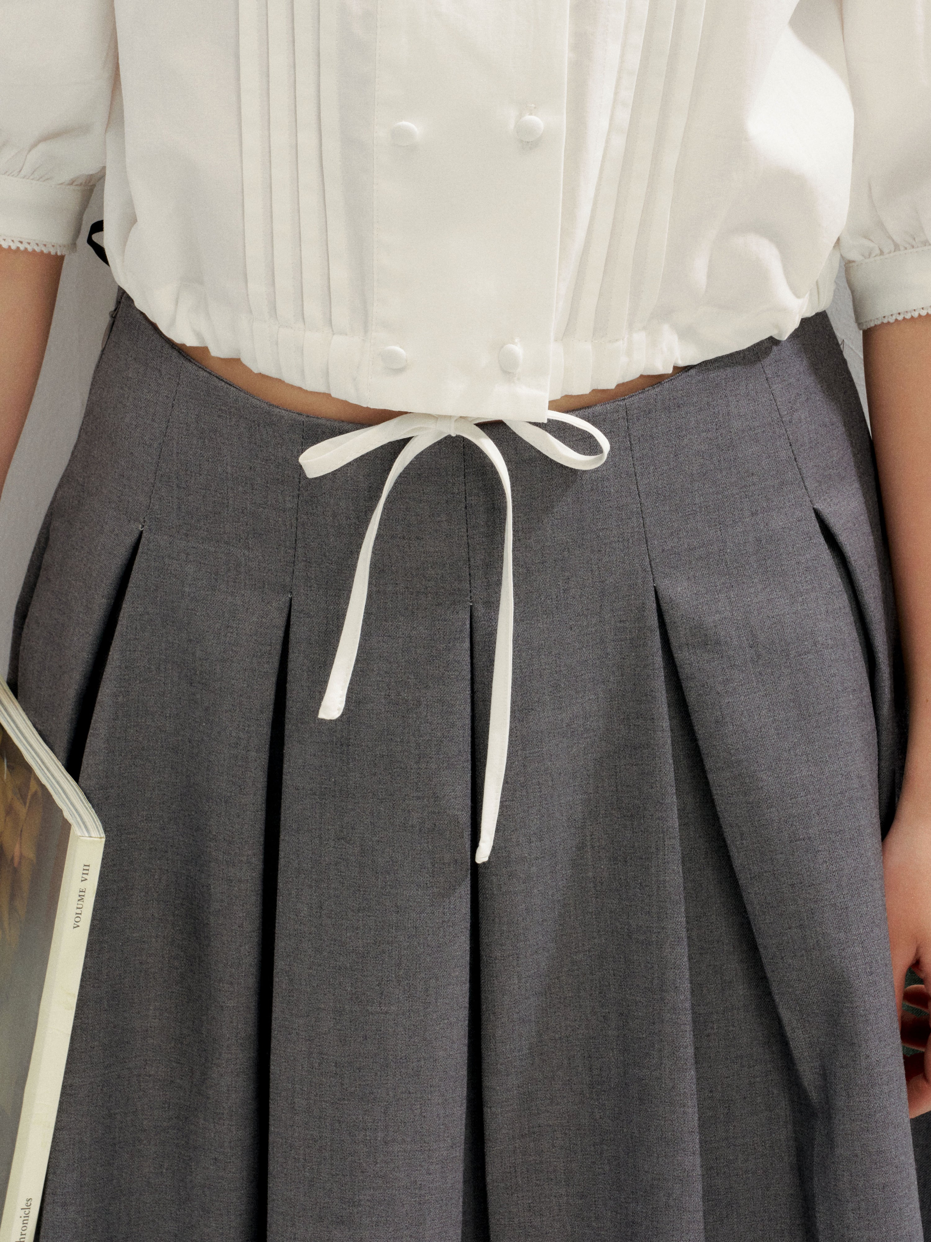 16DEWS 16D26233 Tie-Hem Peter Pan Collar Tuck Pleat Puff Sleeve Cropped Shirt