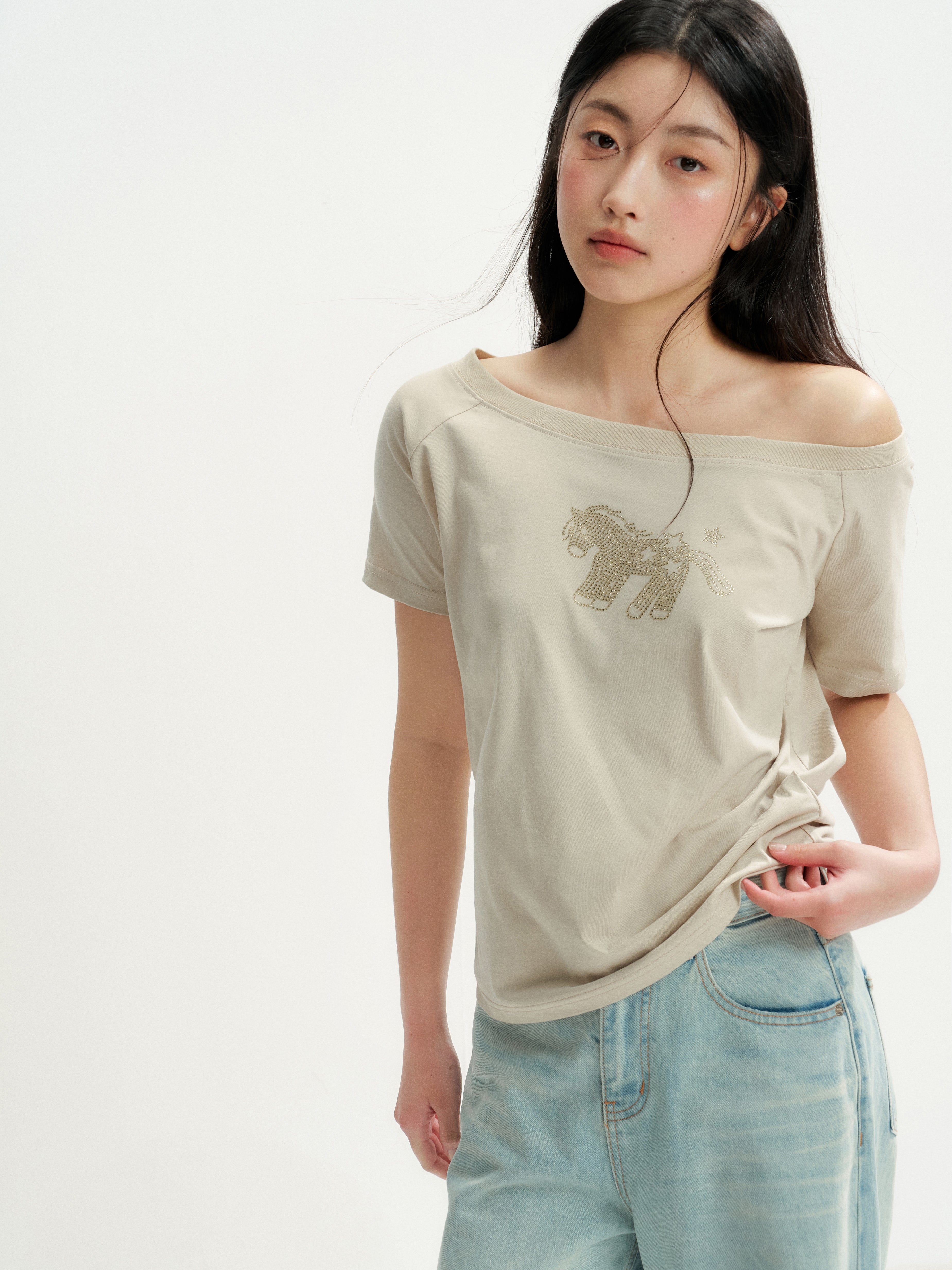 16DEWS 16D26234 Playful Hot-Fix Rhinestone Star Pony Asymmetric Short-Sleeve T-Shirt +Jeans