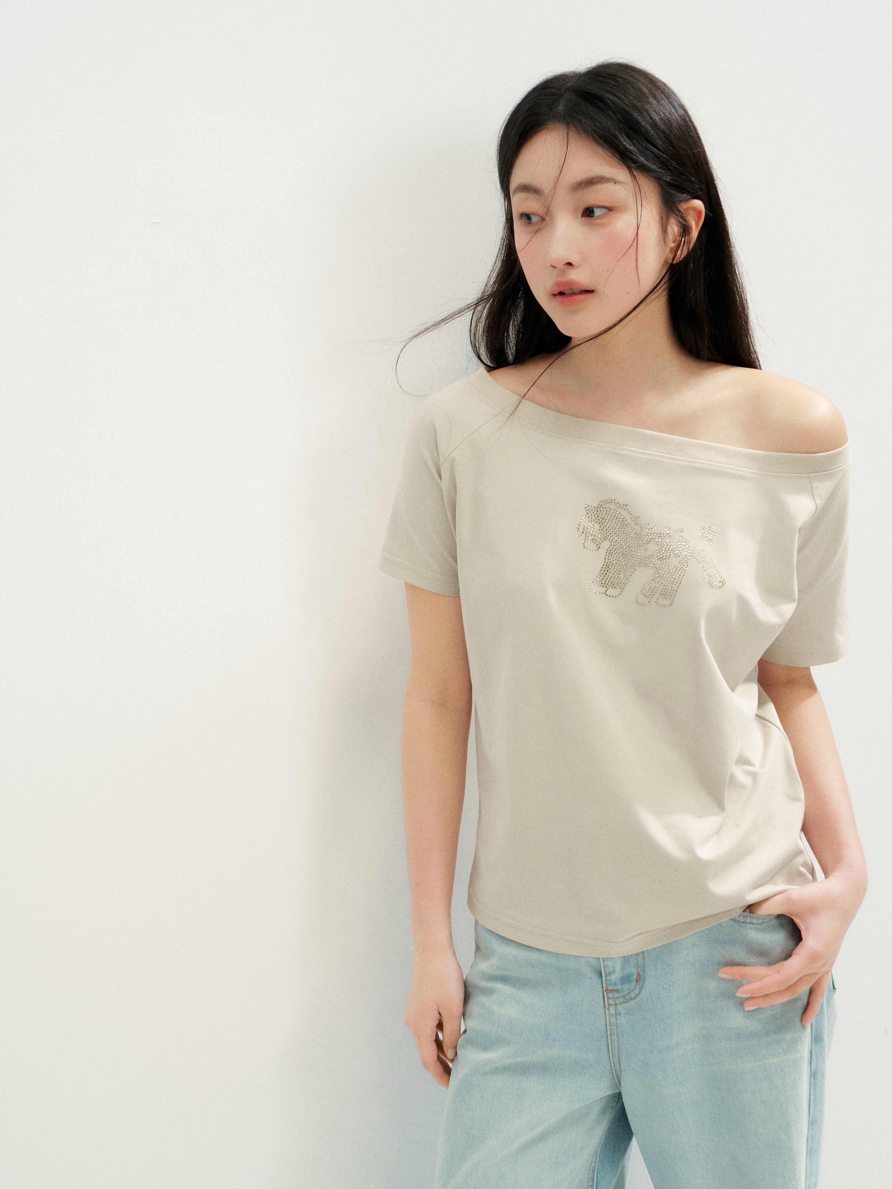 16DEWS 16D26234 Playful Hot-Fix Rhinestone Star Pony Asymmetric Short-Sleeve T-Shirt +Jeans
