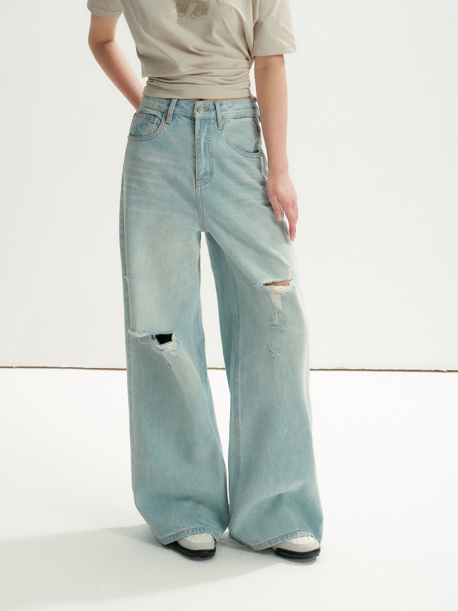 16DEWS 16D26236 Washed Light Blue Vintage Ripped Wide-Leg Jeans