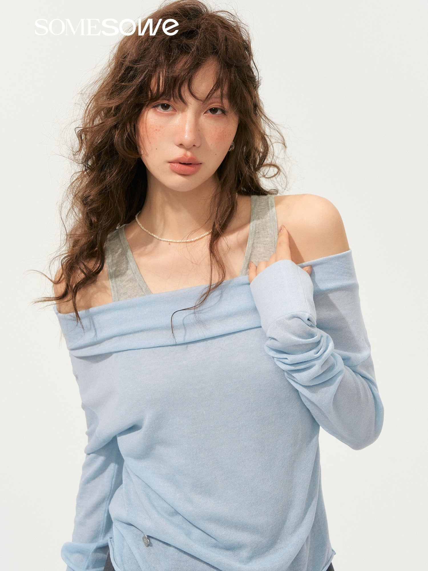 SOMESOWE S2508192 Fake two contrasting polka neck sweaters