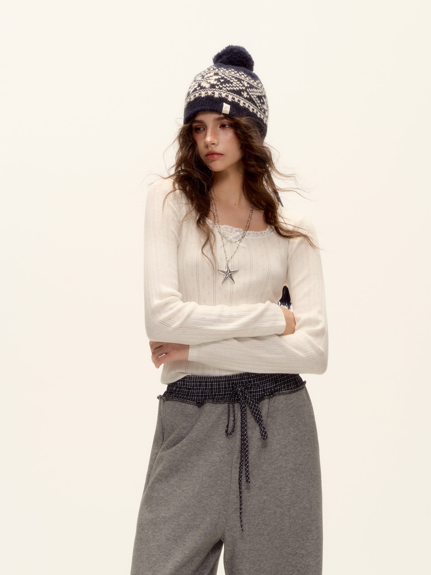 AsGony ASG25483 U-neck lace bow hollow knitting base top