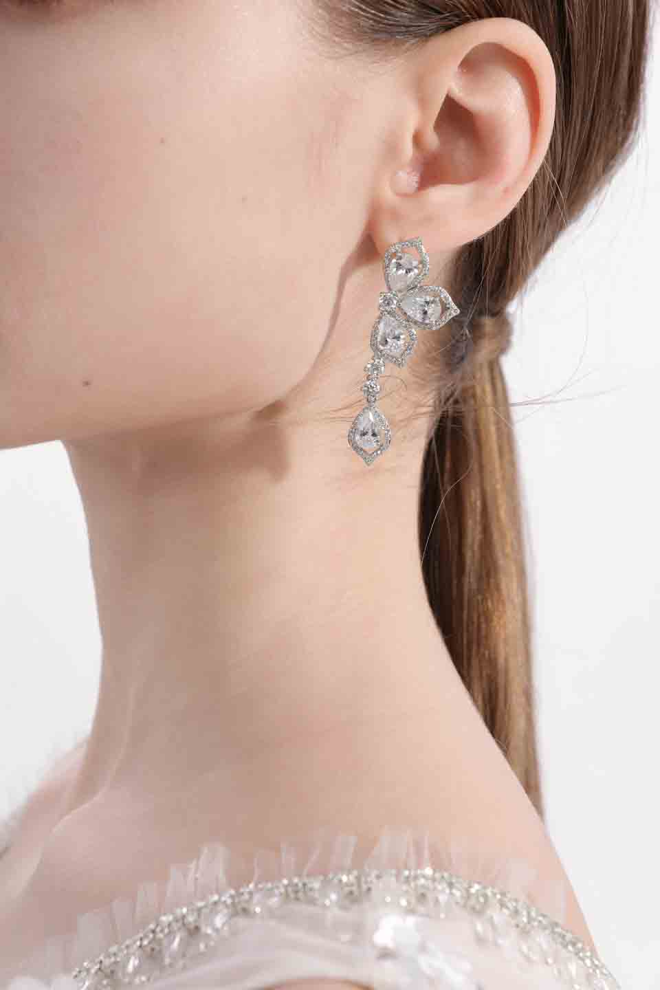 Wardrobes by chen Rose petal zircon earrings