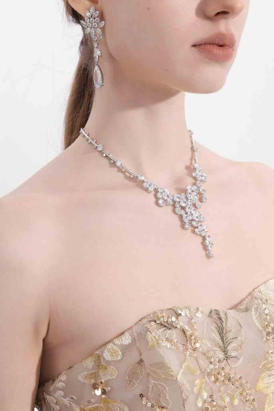 Wardrobes by chen Luxury heavy industry zircon necklace