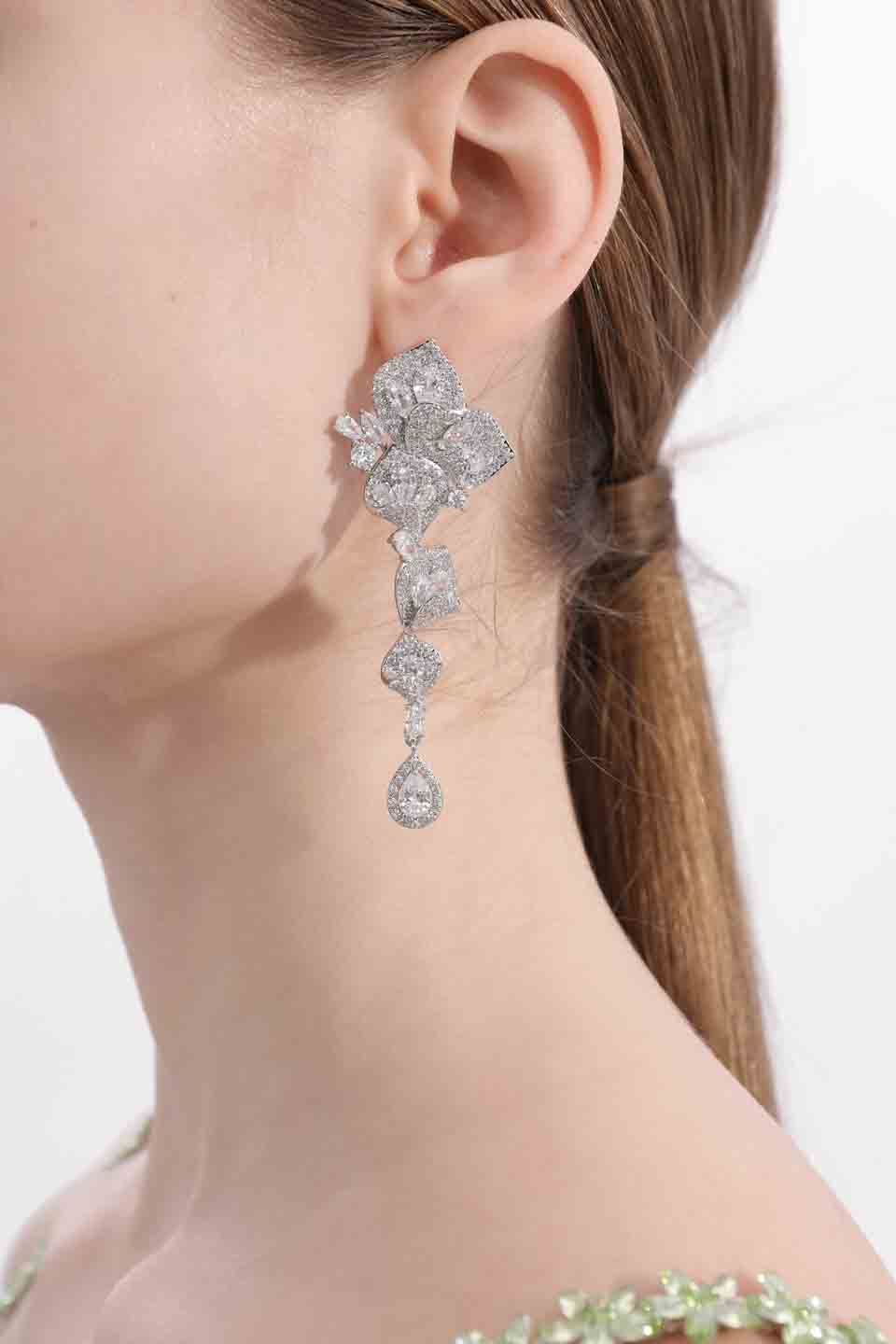 Wardrobes by chen Water droplet petal earrings