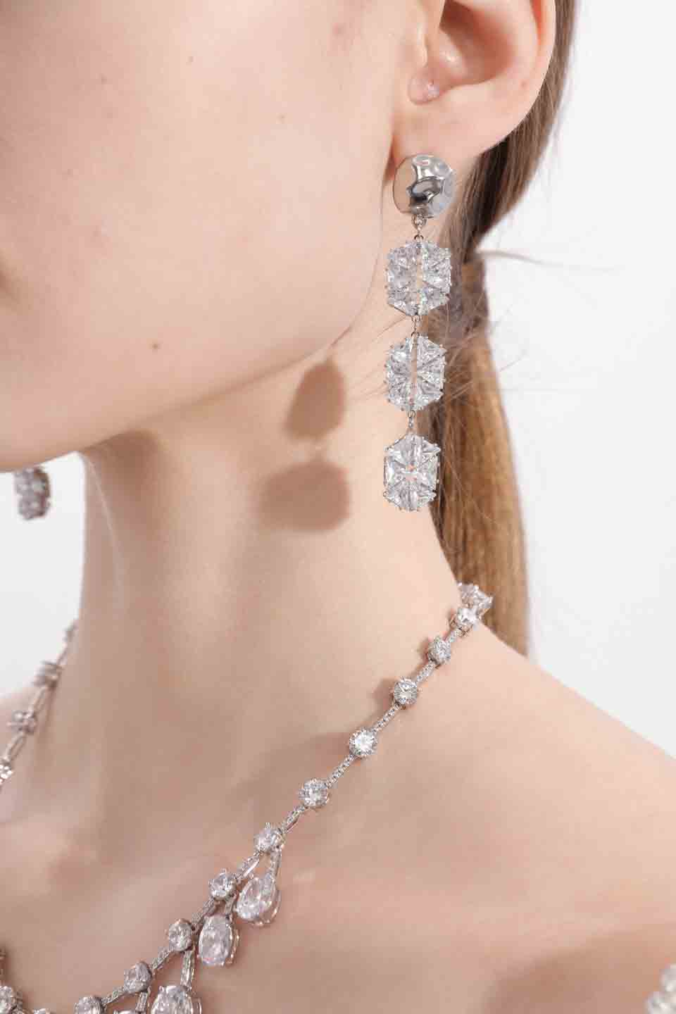 Wardrobes by chen Diamond studded tassel earrings