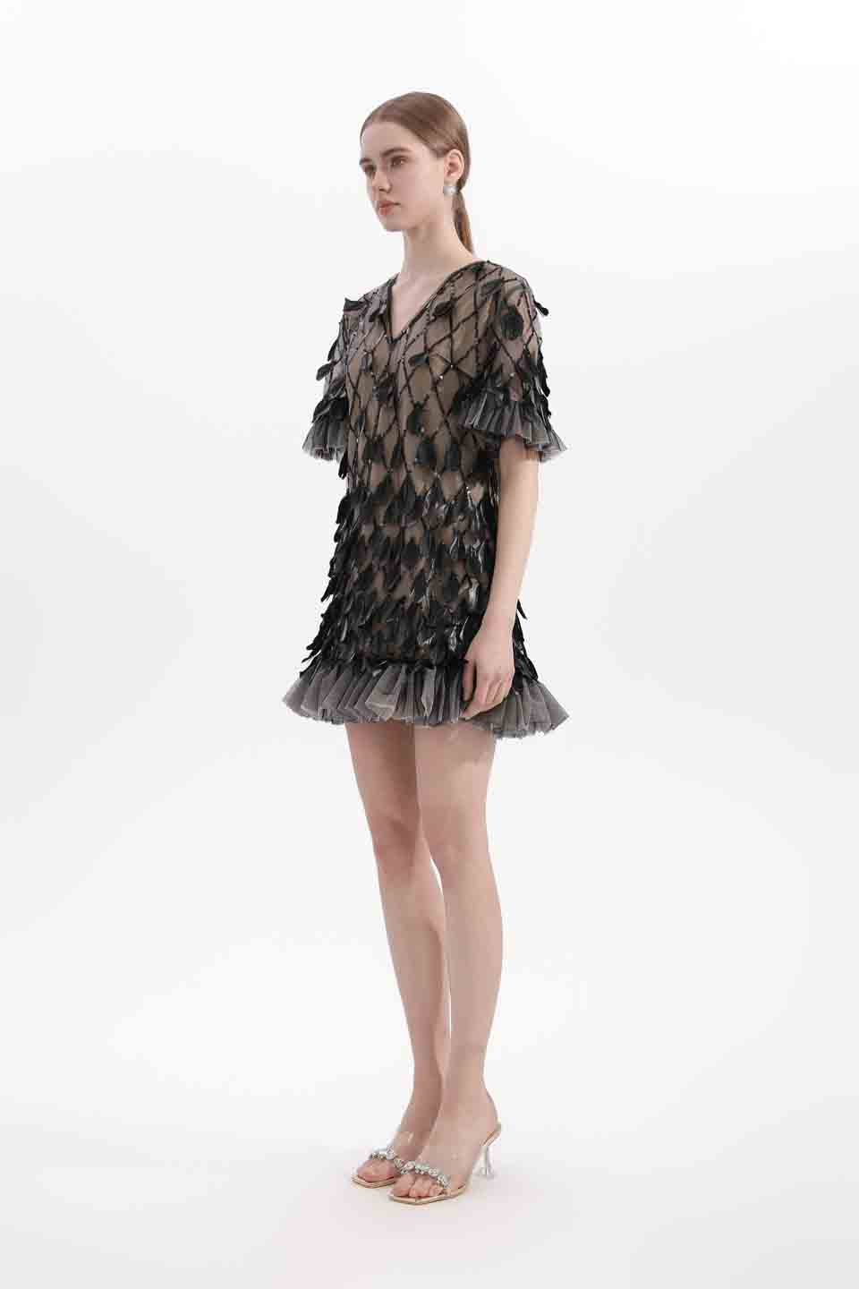 Wardrobes by chen Black feather bead V-neck dress