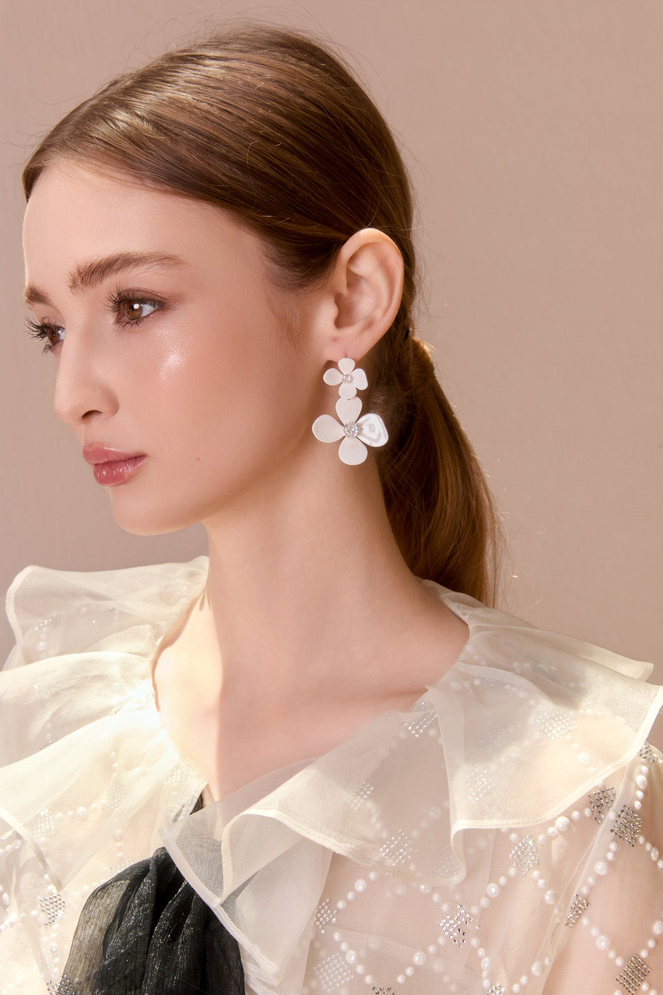 Wardrobes by chen White flower petal earrings
