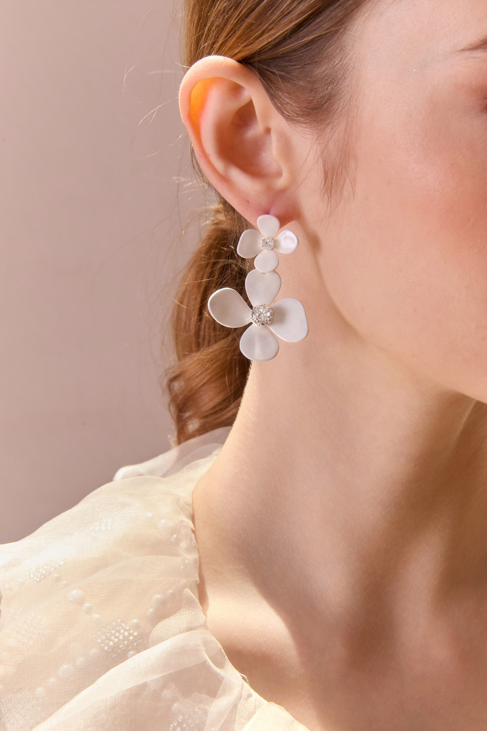 Wardrobes by chen White flower petal earrings