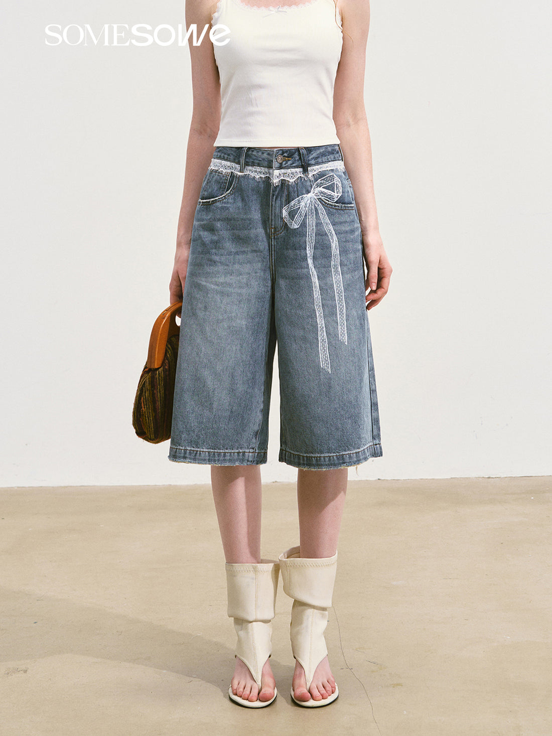 SOMESOWE S2508109 Lace printed wide leg denim shorts