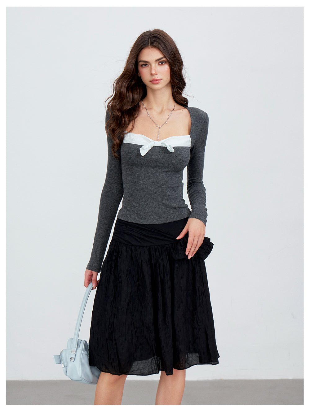 VIA PITTI VIACTP6311 Contrast-Color Square-Neck Bow Top