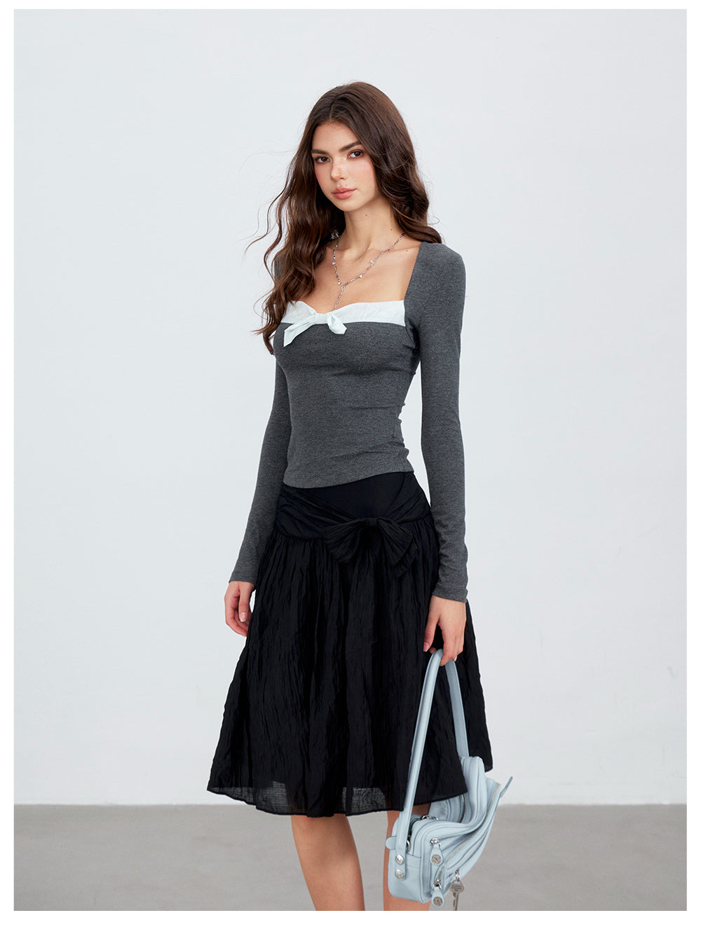 VIA PITTI VIACTP6311 Contrast-Color Square-Neck Bow Top