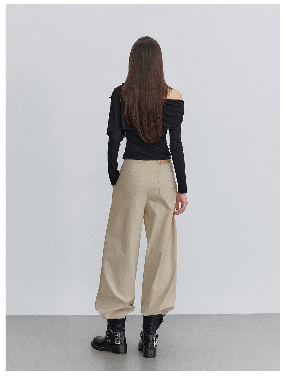 VIA PITTI VIACT6232 Asymmetric Button Capelet Top