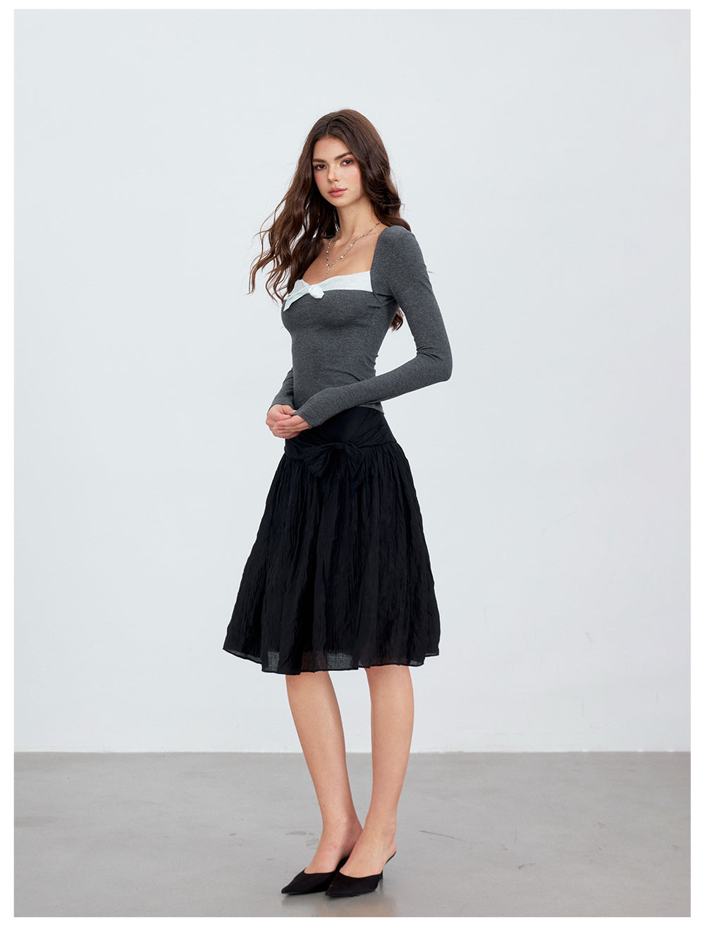 VIA PITTI VIACTP6311 Contrast-Color Square-Neck Bow Top