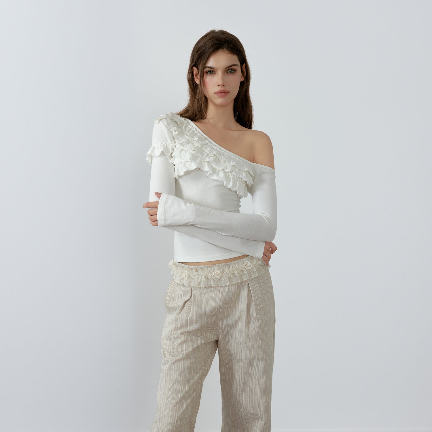 NONCESTNON N205 Ruffled one shoulder white top