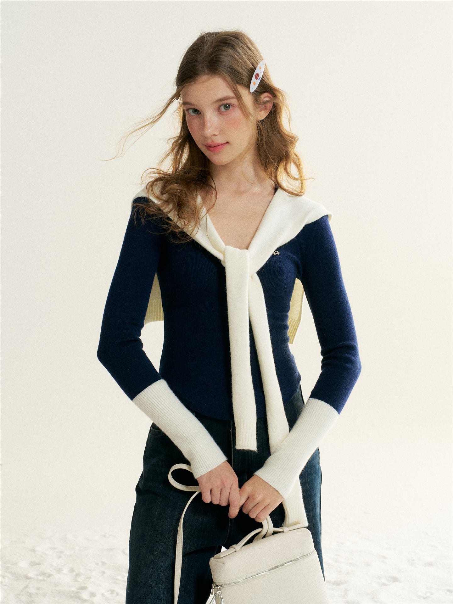 16DEWS 16D25520 Color blocking V-neck long sleeved slim knit sweater