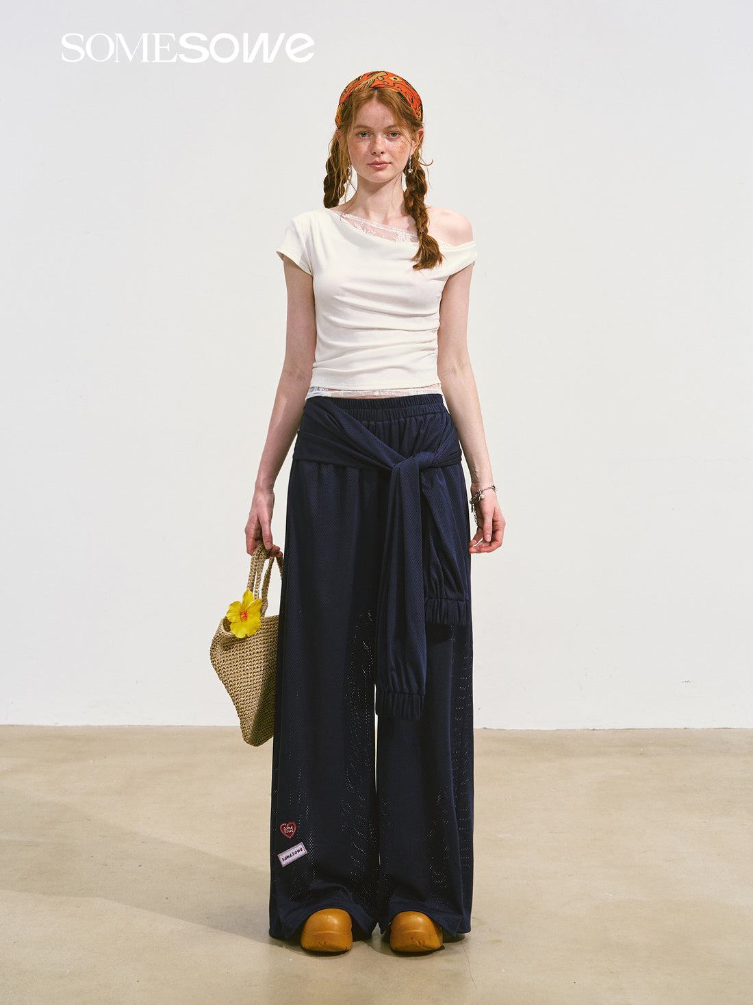 SOMESOWE S2508090 One shoulder swing collar top