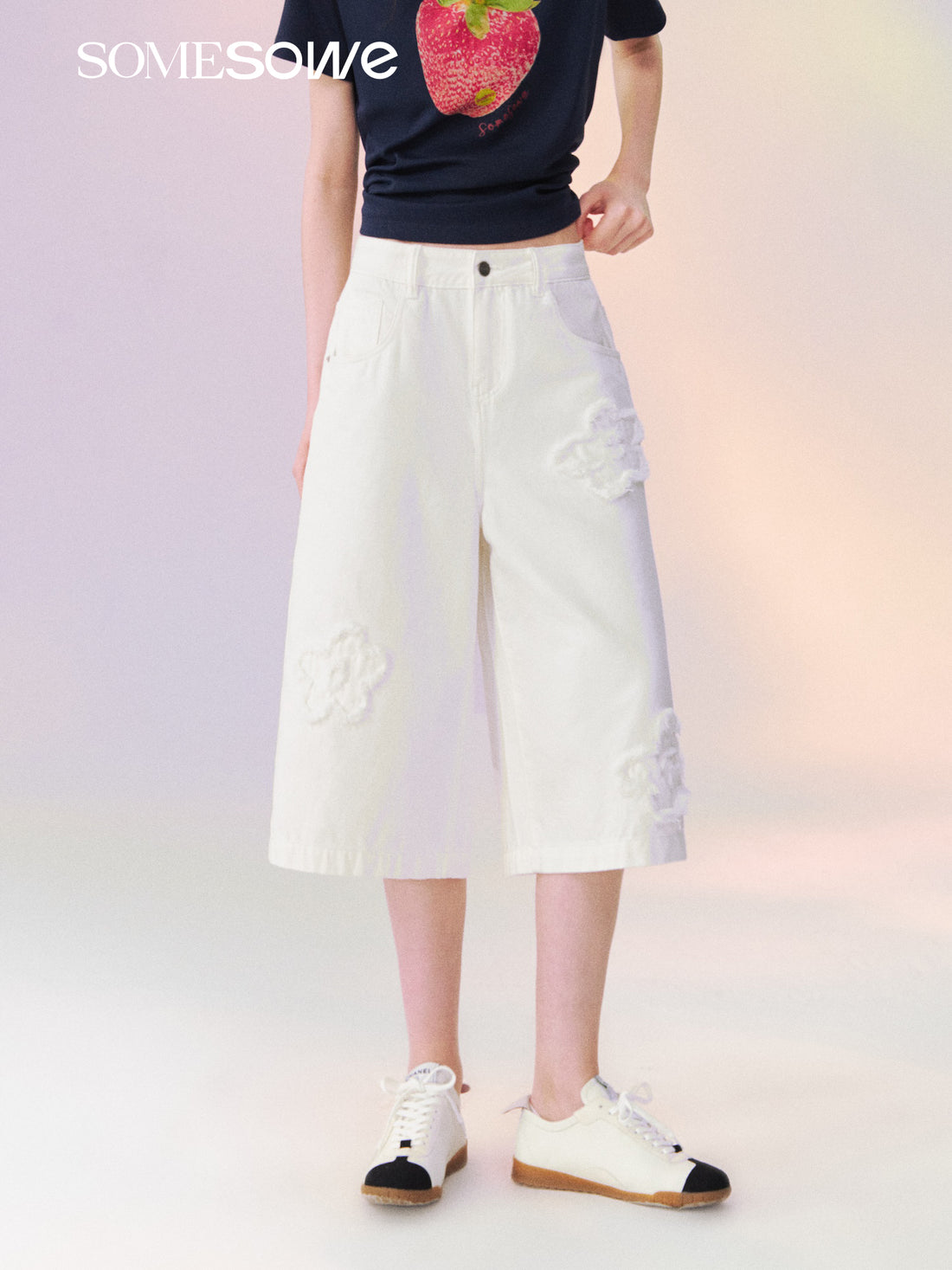 SOMESOWE S2609138 Frayed Floral Wide-Leg Capri Pants