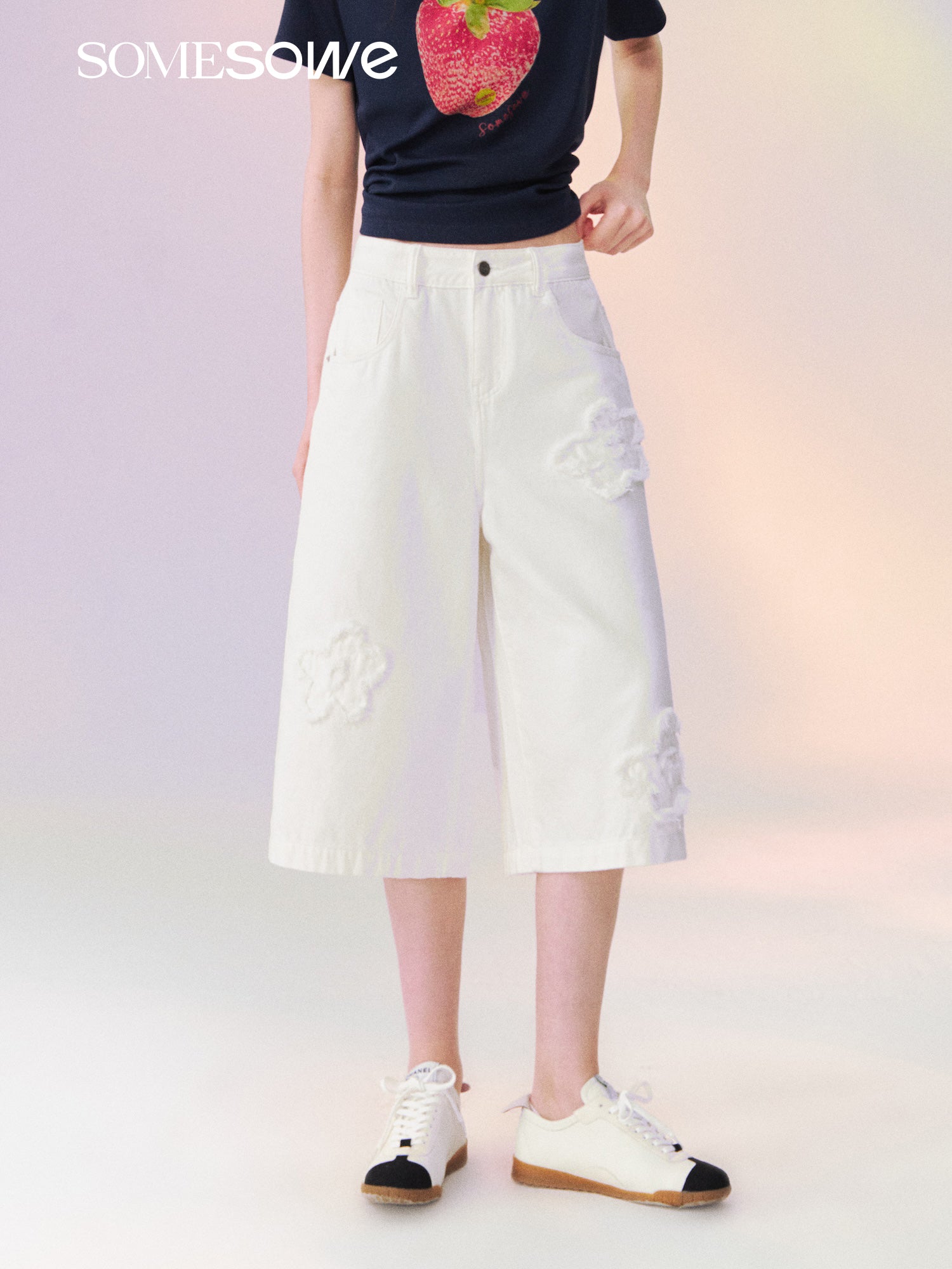 SOMESOWE S2609138 Frayed Floral Wide-Leg Capri Pants