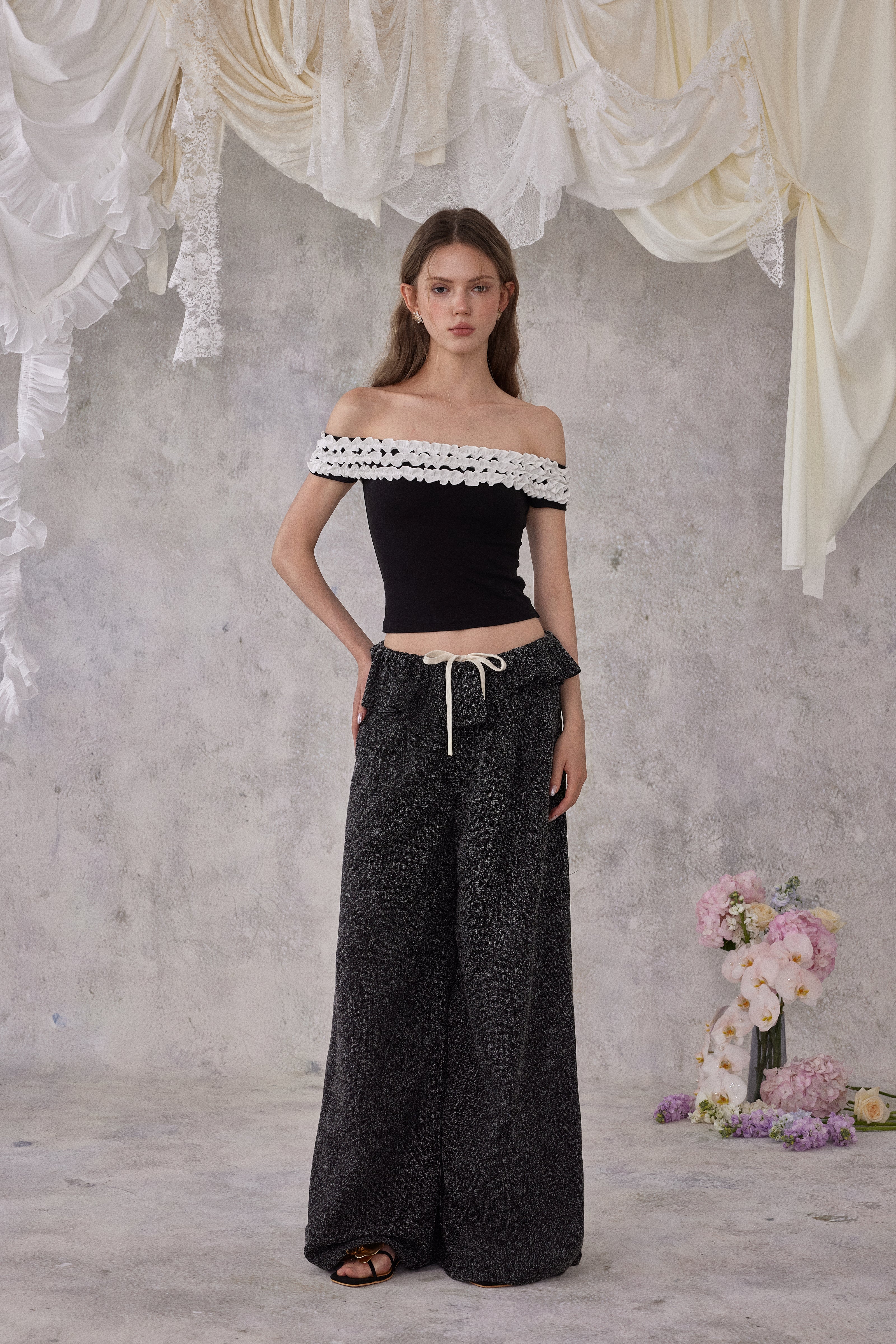 NOMEANSNO N157 Ruffled off-shoulder top (2color)