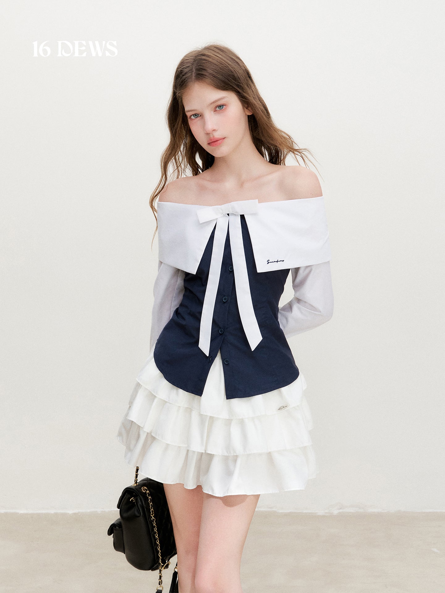16DEWS 16D26350 Contrast-Color Bow Blouse