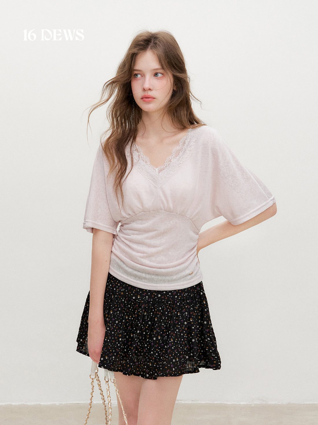 16DEWS 16D26355 Lace V-Neck Lyocell Top