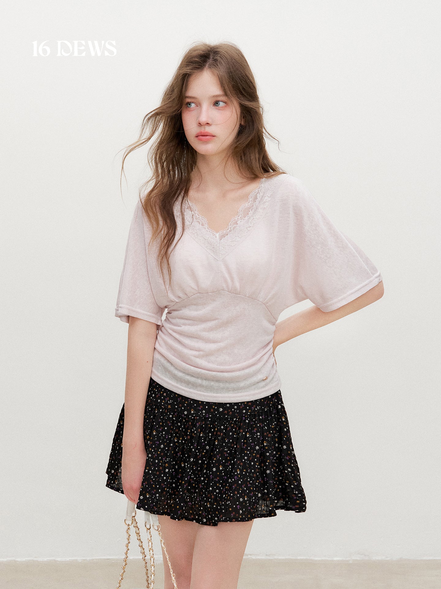 16DEWS 16D26355 Lace V-Neck Lyocell Top