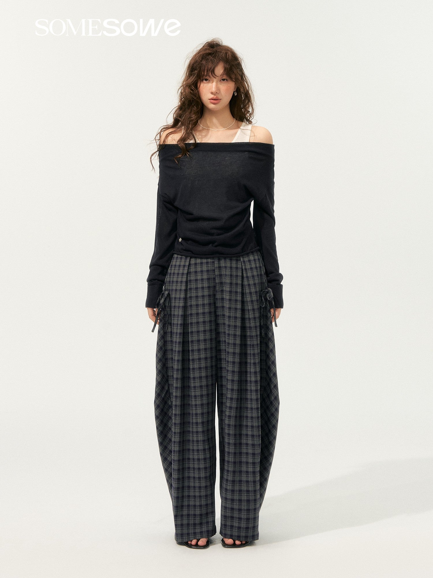 SOMESOWE S2508192 Fake two contrasting polka neck sweaters
