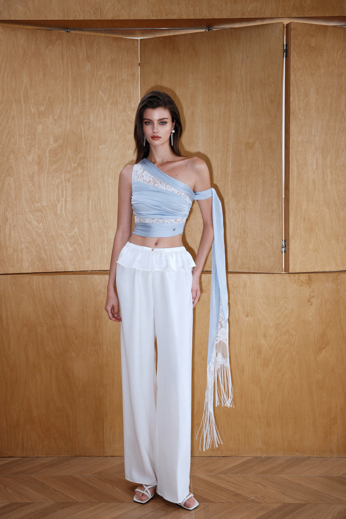 SHEERLUCK SLDD25201 Lace patchwork ribbon short top (2color)