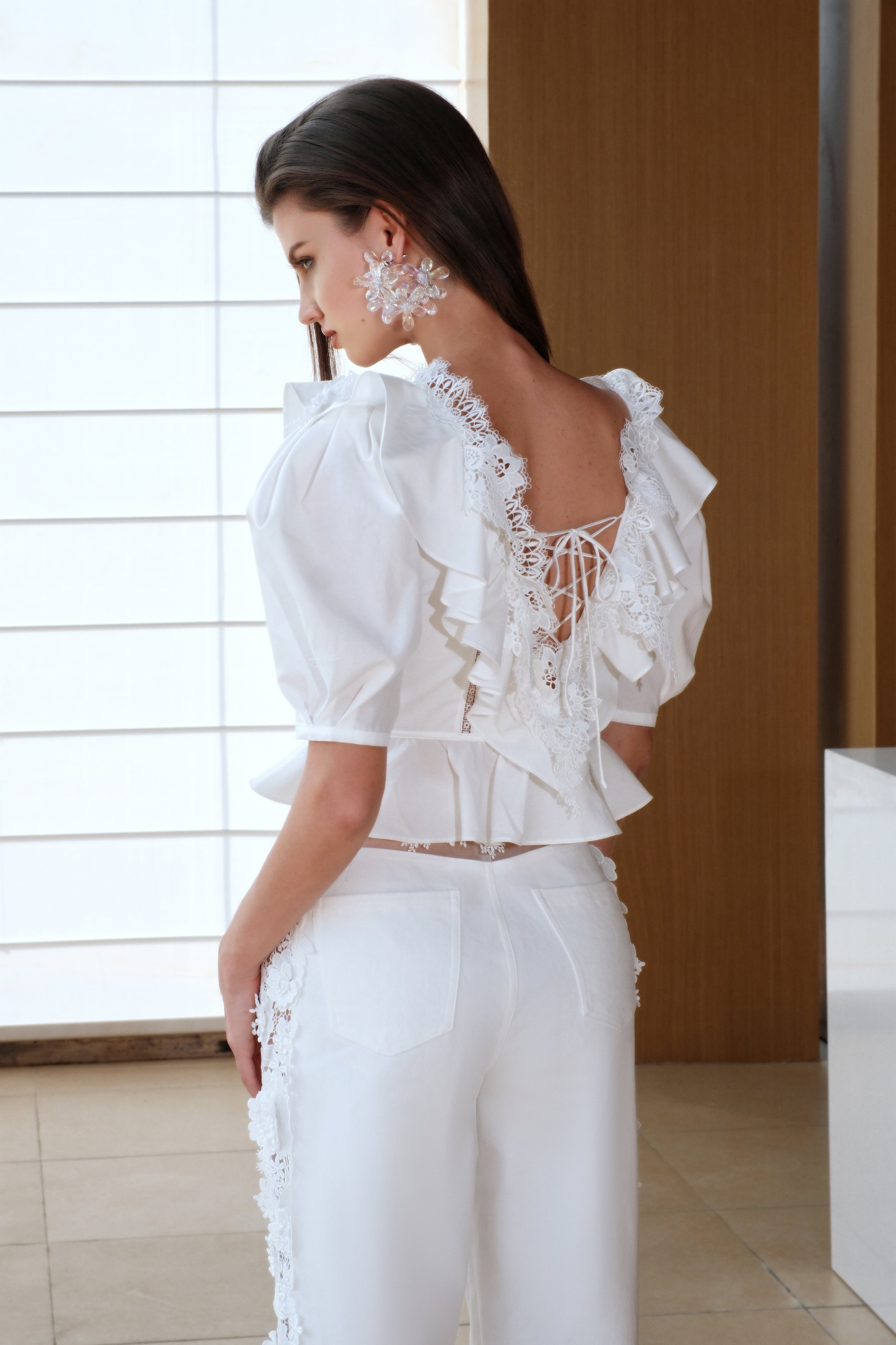 SHEERLUCK SLKZ25204 puff sleeve V-neck ruffled top(2color)