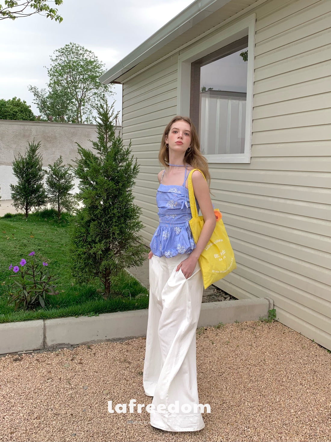 Lafreedom LAF350412 Camisole flower bud top (2color)