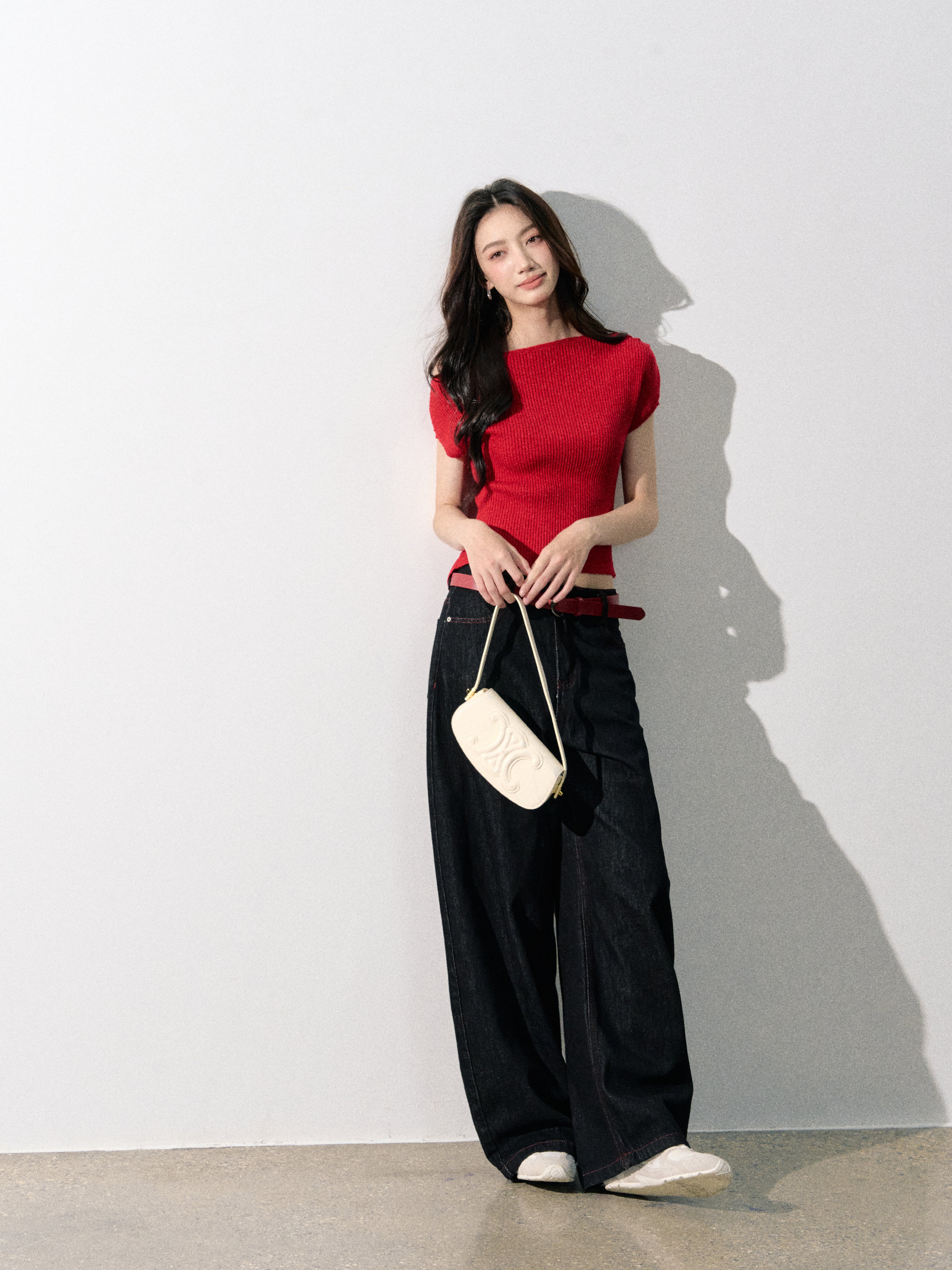 Lafreedom LAF350802 Solid color one shoulder knit sweater with sleeves
