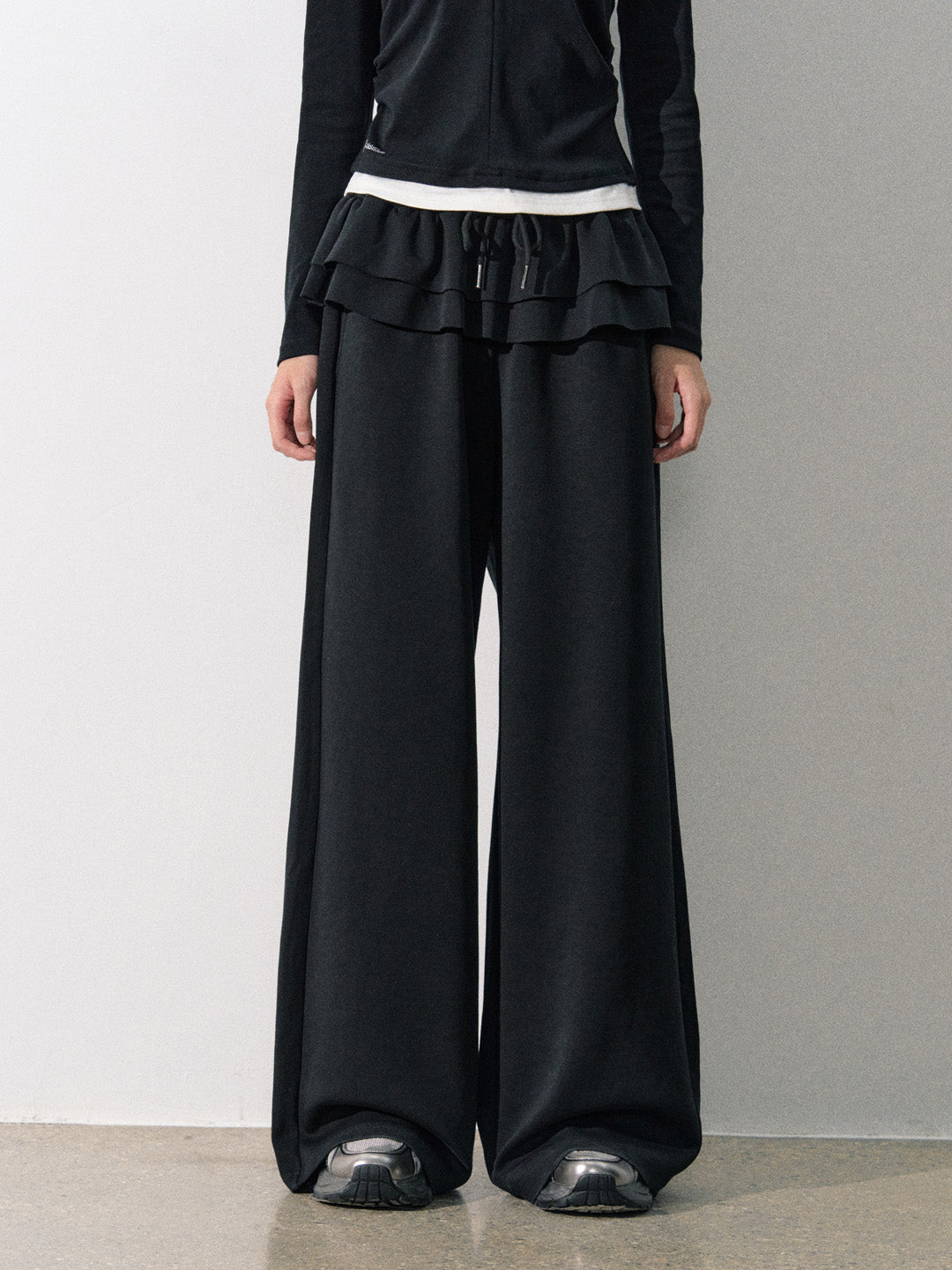 Lafreedom LAF350811 Double layered ruffled wide leg sweatpants