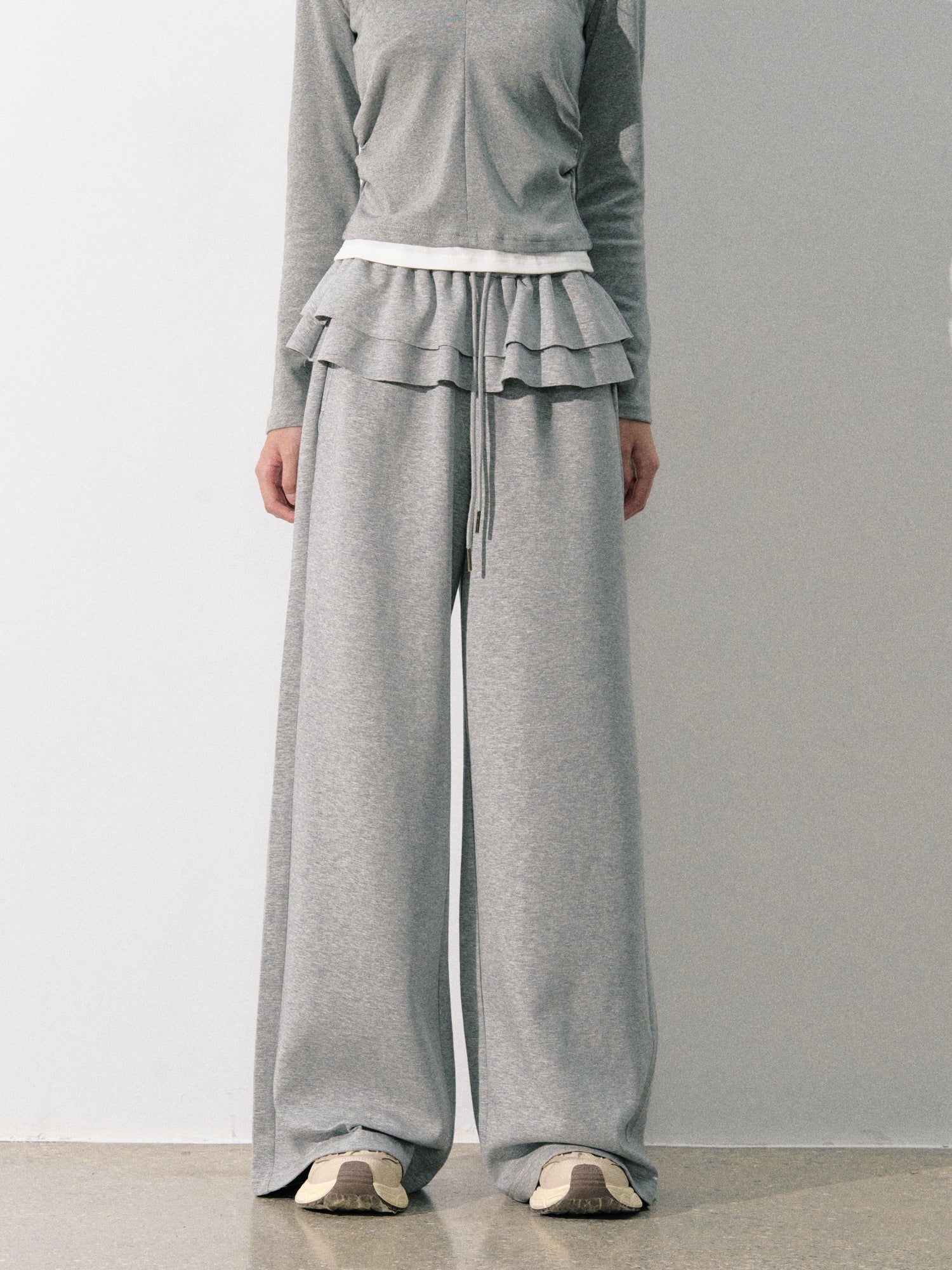 Lafreedom LAF350811 Double layered ruffled wide leg sweatpants