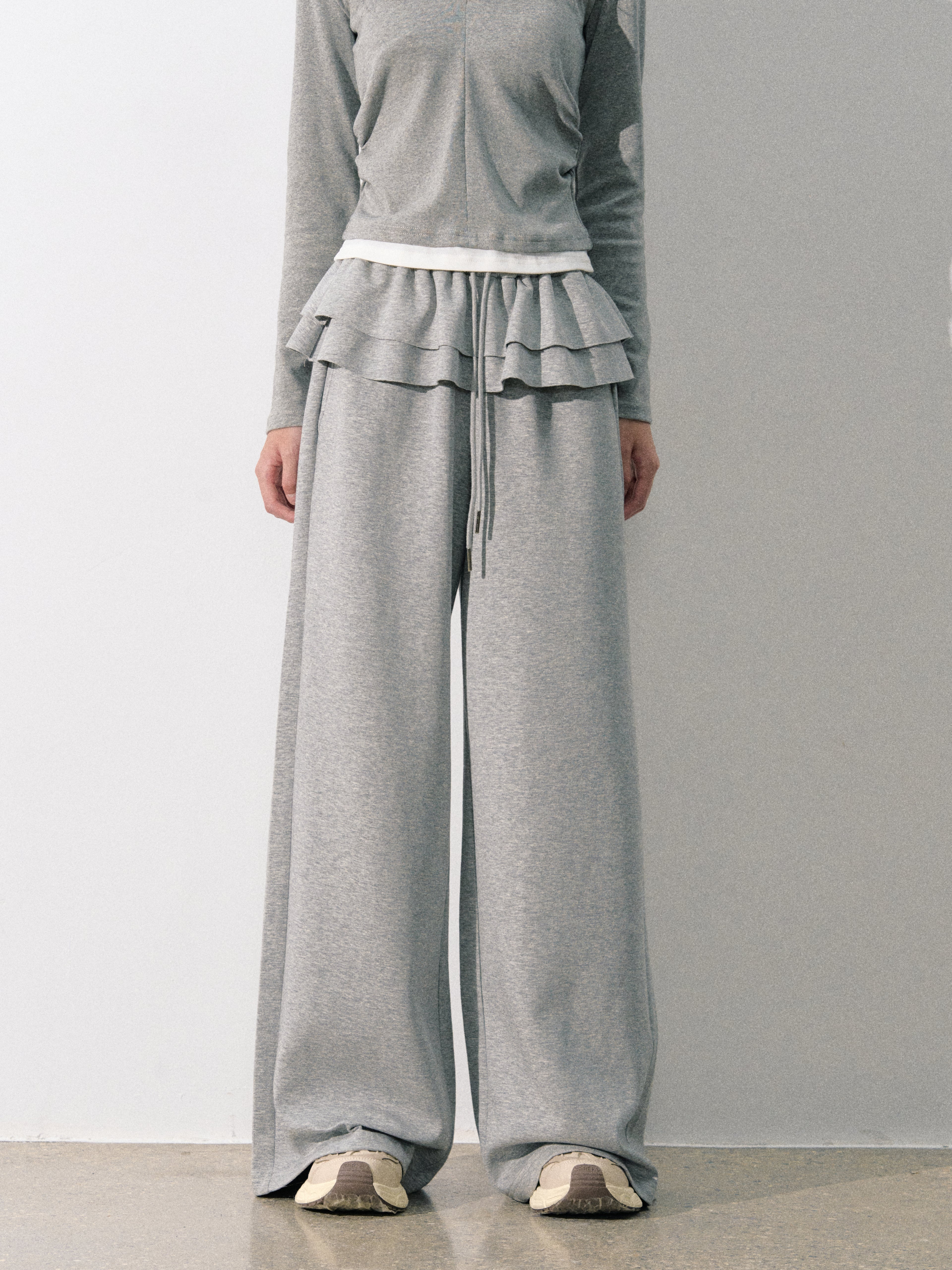 Lafreedom LAF350811 Double layered ruffled wide leg sweatpants
