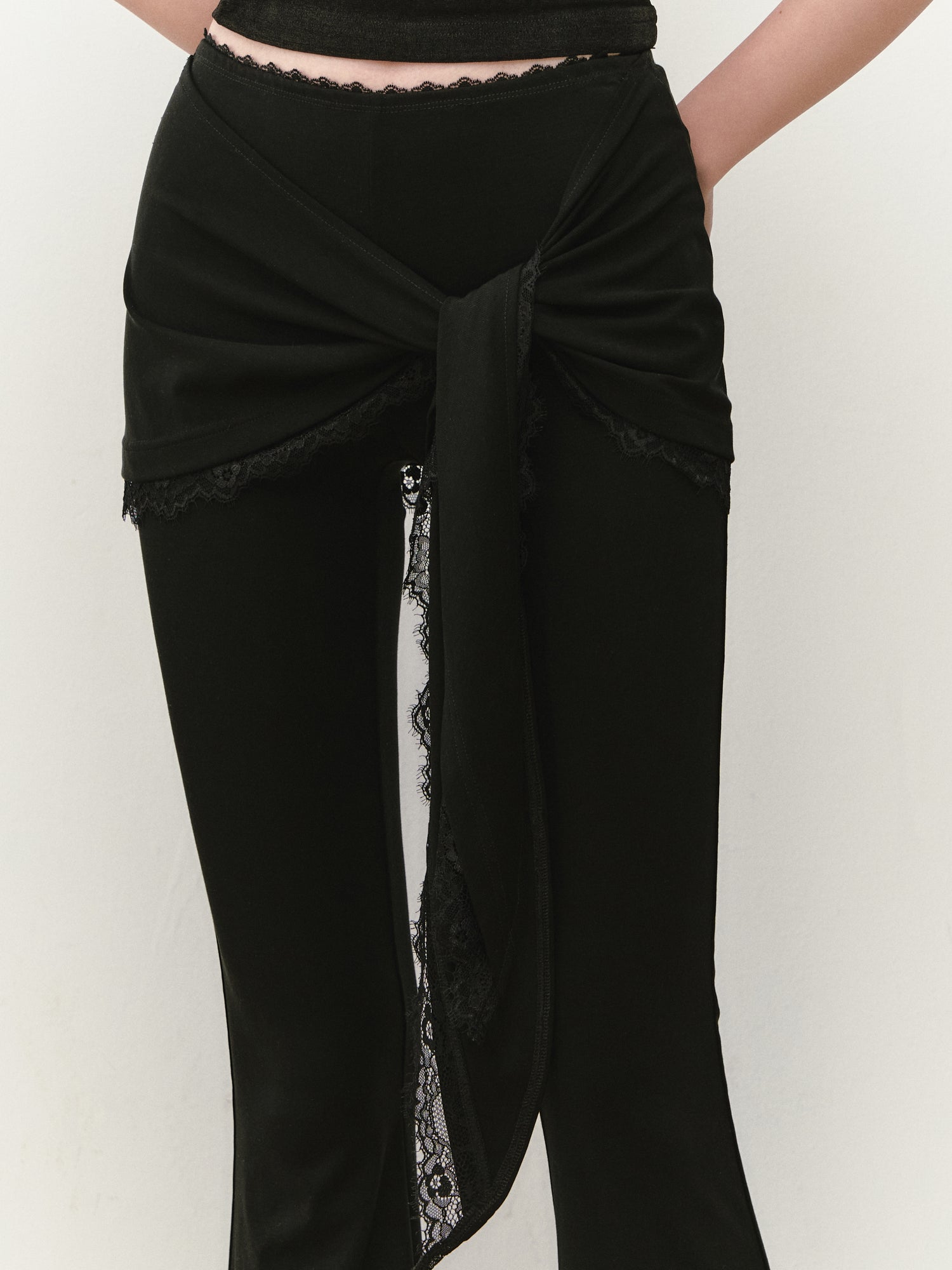 VIA PITTI VIABP354 Lace patchwork strap slim fit pants