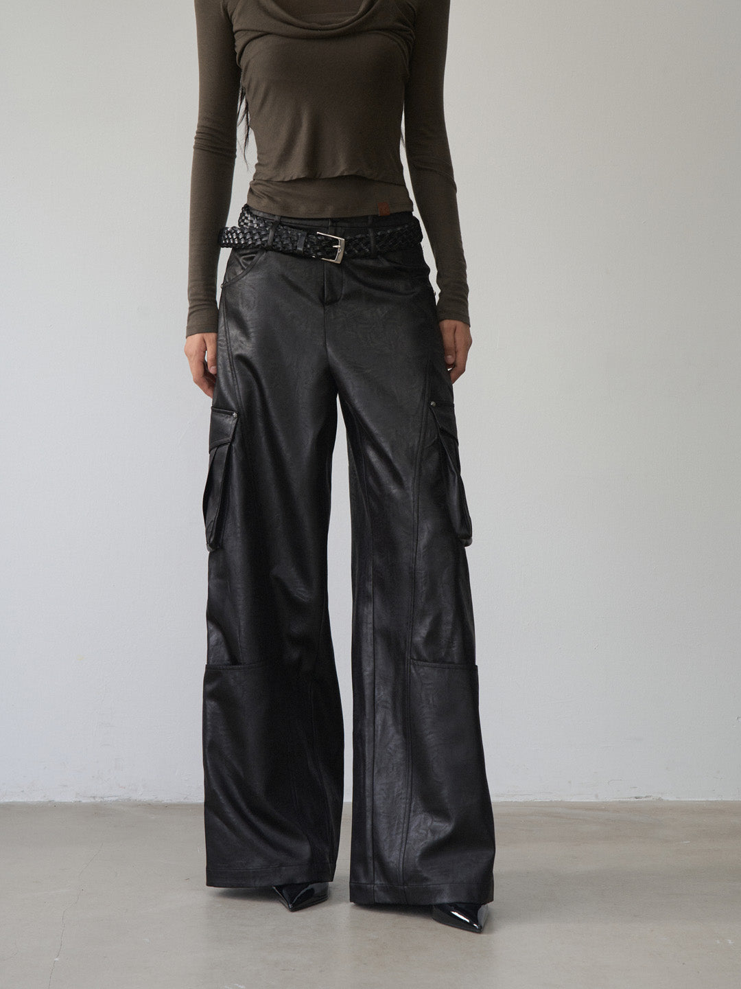 VIA PITTI VIABP482 Large pocket workwear wide leg pants