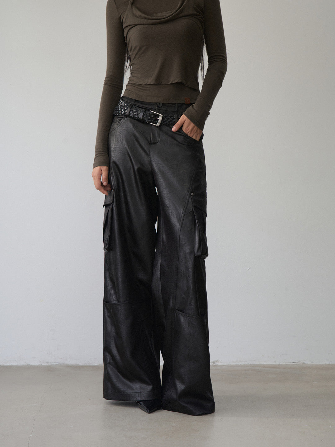 VIA PITTI VIABP482 Large pocket workwear wide leg pants