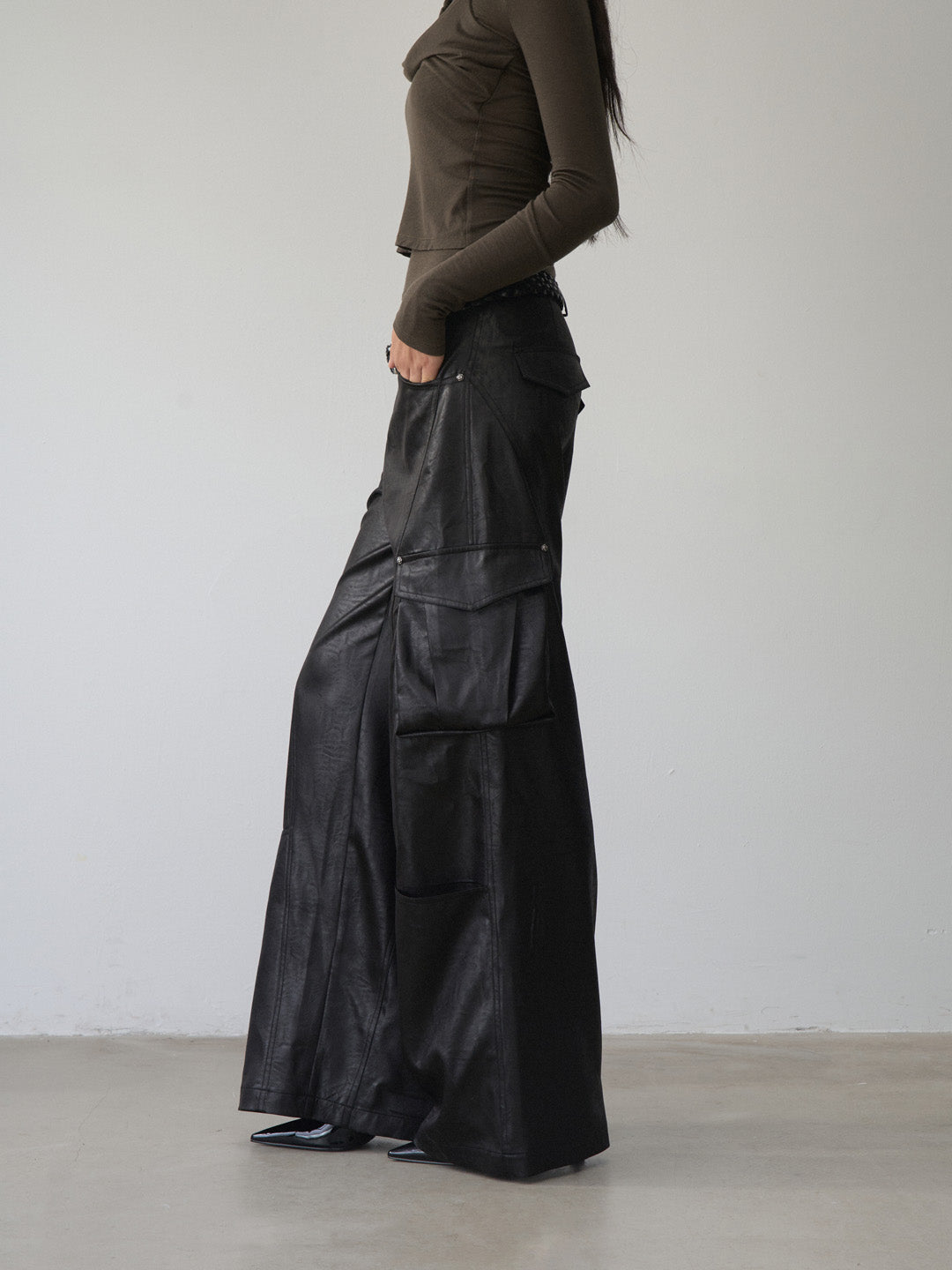 VIA PITTI VIABP482 Large pocket workwear wide leg pants