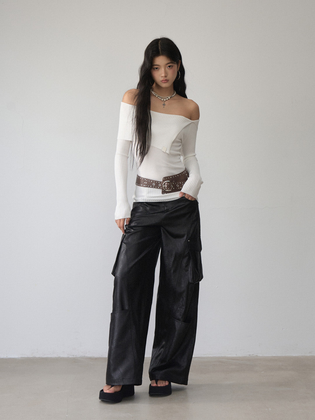 VIA PITTI VIACK507 Off shoulder long sleeved woolen knitted sweater