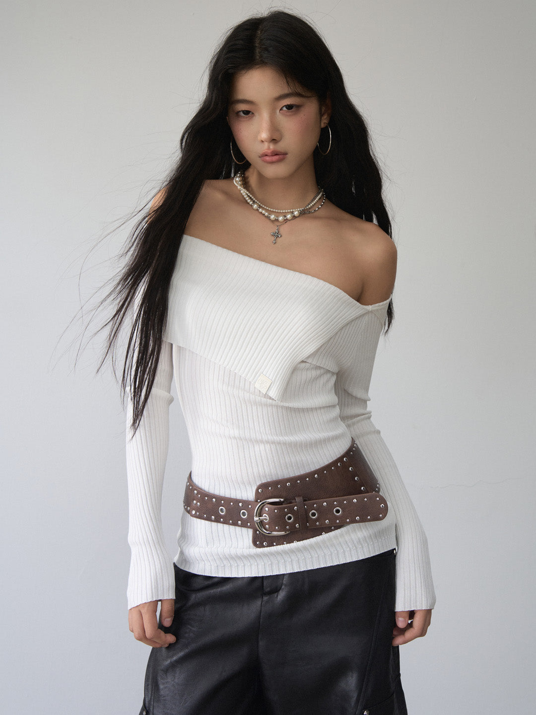 VIA PITTI VIACK507 Off shoulder long sleeved woolen knitted sweater
