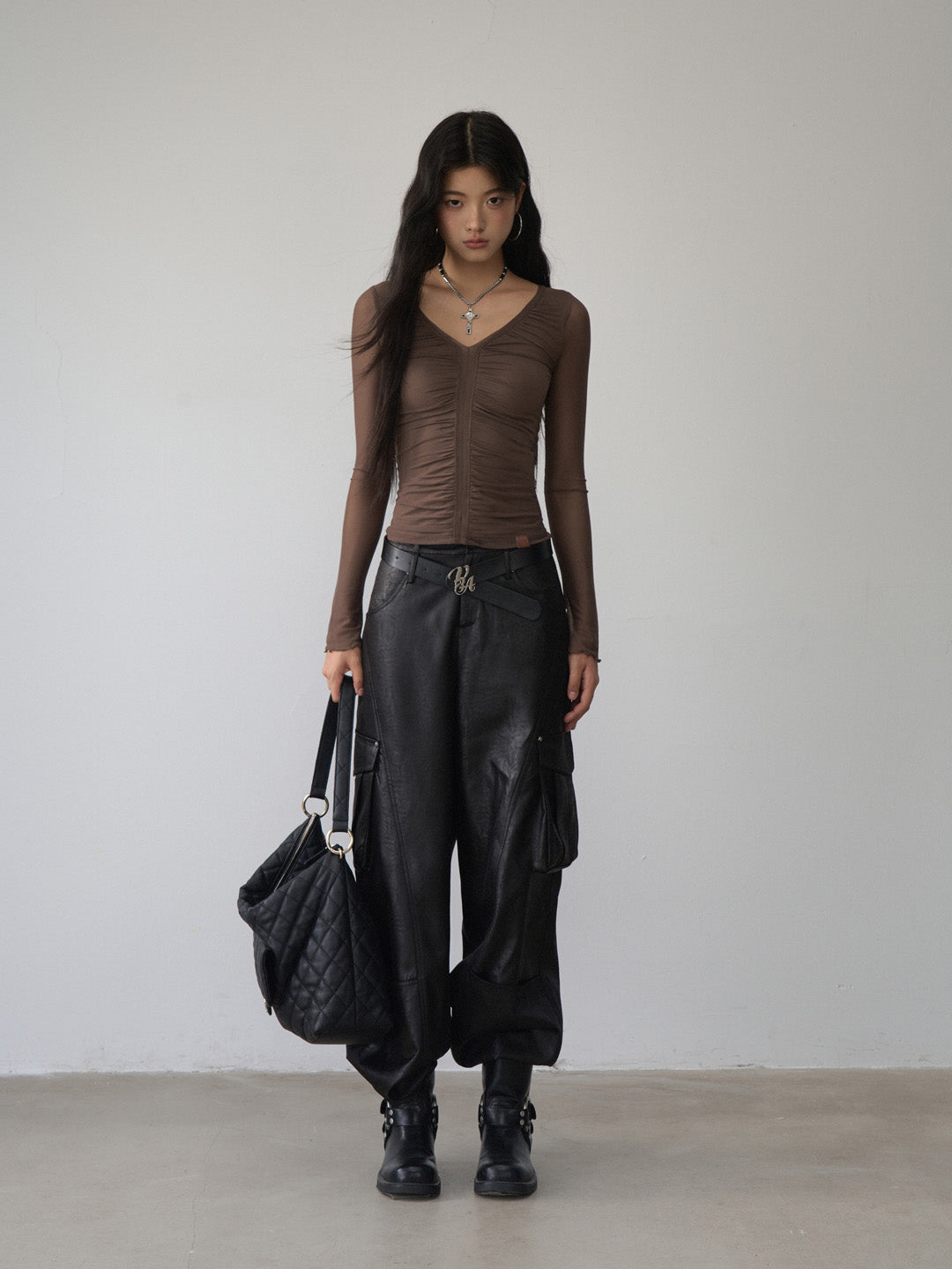 VIA PITTI VIABTP473 V-neck pleated mesh slim fit top
