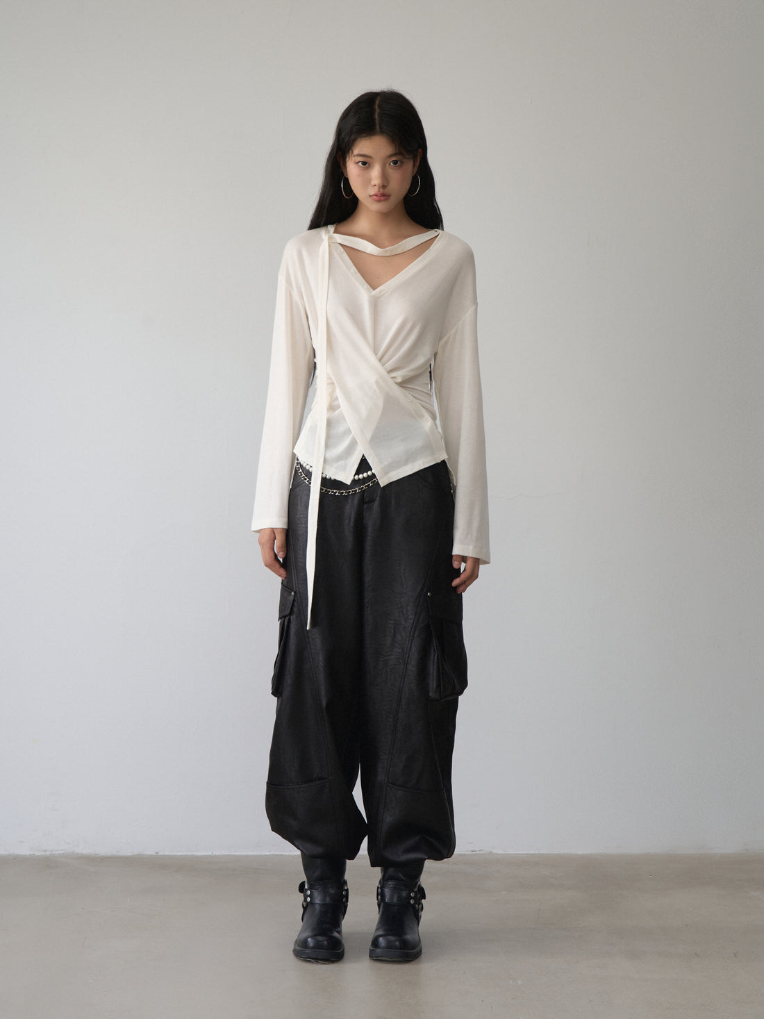 VIA PITTI VIABTP481 V-neck ribbon loose buckle T-shirt