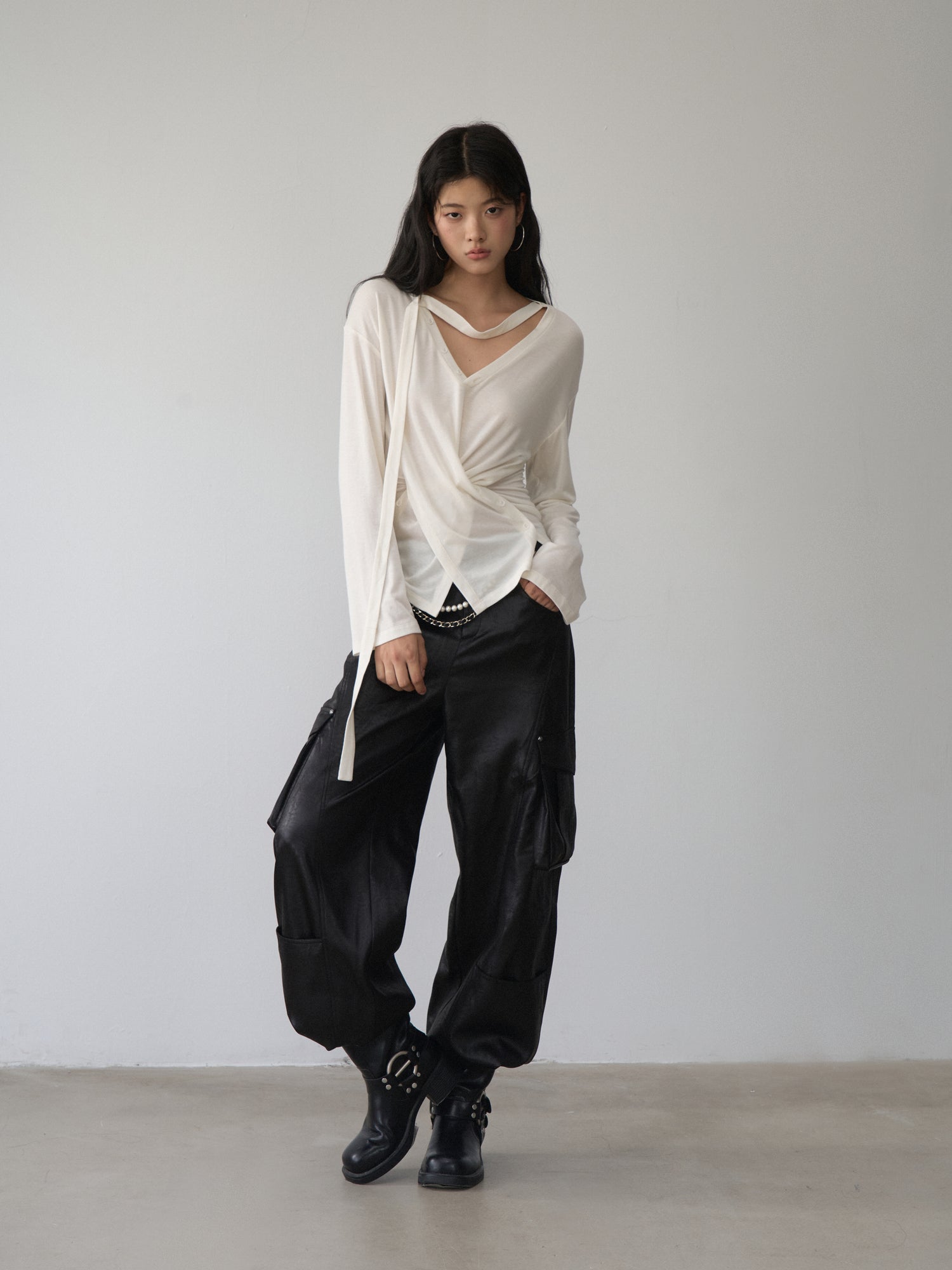 VIA PITTI VIABTP481 V-neck ribbon loose buckle T-shirt